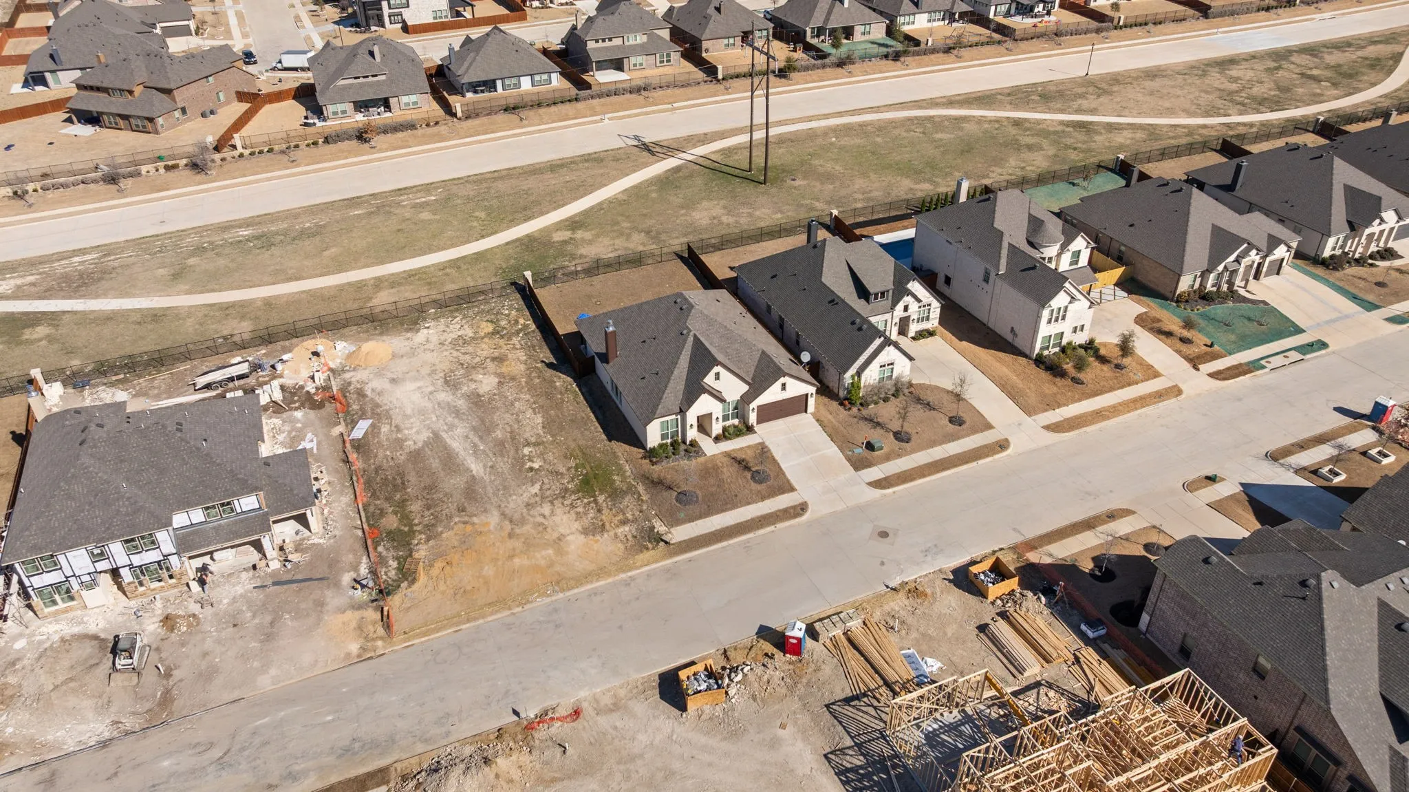Single Family Residence For Sale in Ellis County , 3841 Eagles Bluff Road, Midlothian, Texas 76065, 4 Bedroom, 3 Bathroom, 2 Garage spaces, 2,483 Sqft, built in 2023, Preowned, mls#21173829, Real Estate Agent in Midlothian, Homes For Sale in Ellis county, Homes For Sale in Midlothian, Realtor in Midlothian Texas, Real Estate Brokerage Independent Realty Texas, Luminita Cordes Realtor