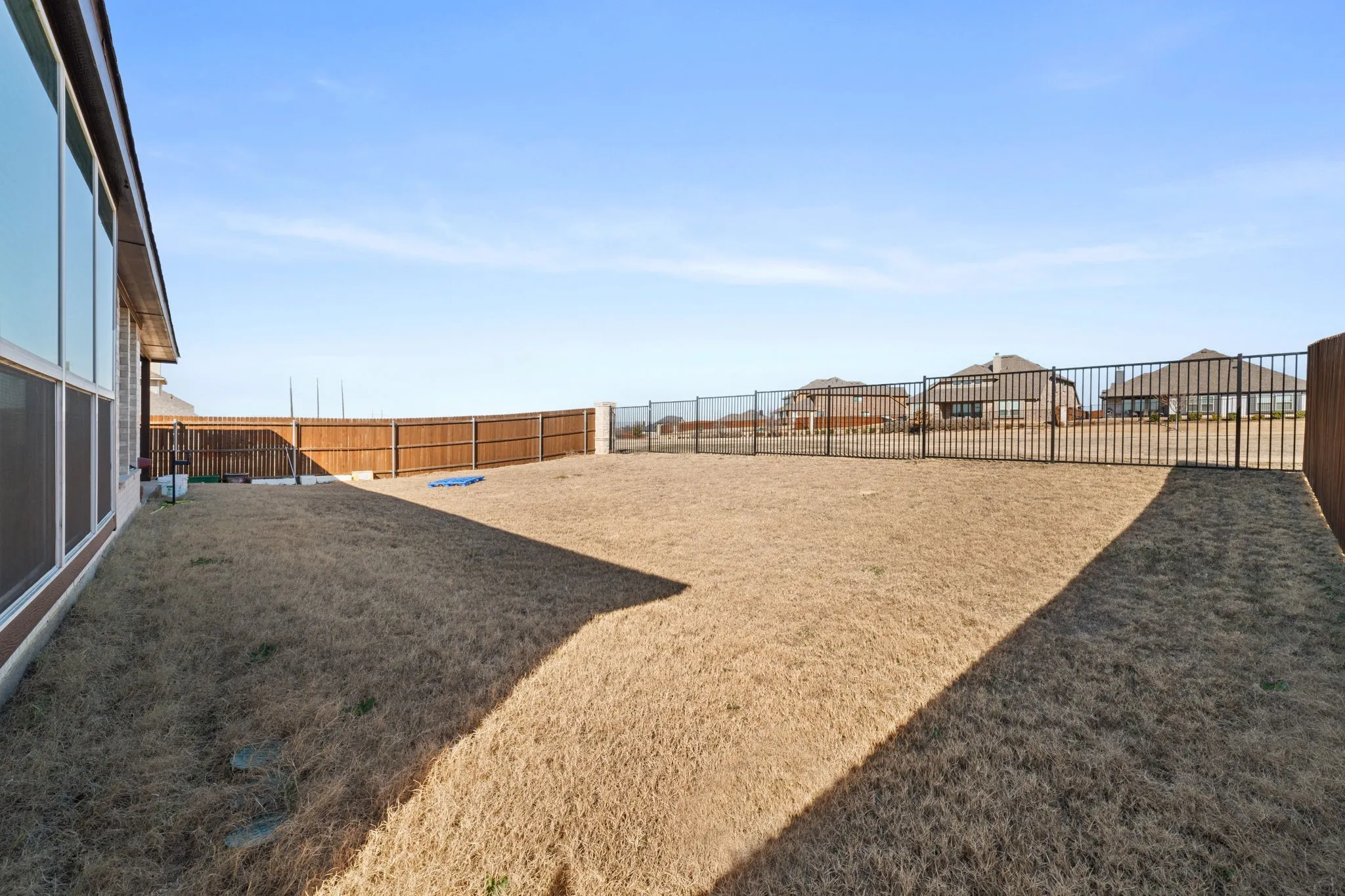 Single Family Residence For Sale in Ellis County , 3841 Eagles Bluff Road, Midlothian, Texas 76065, 4 Bedroom, 3 Bathroom, 2 Garage spaces, 2,483 Sqft, built in 2023, Preowned, mls#21173829, Real Estate Agent in Midlothian, Homes For Sale in Ellis county, Homes For Sale in Midlothian, Realtor in Midlothian Texas, Real Estate Brokerage Independent Realty Texas, Luminita Cordes Realtor