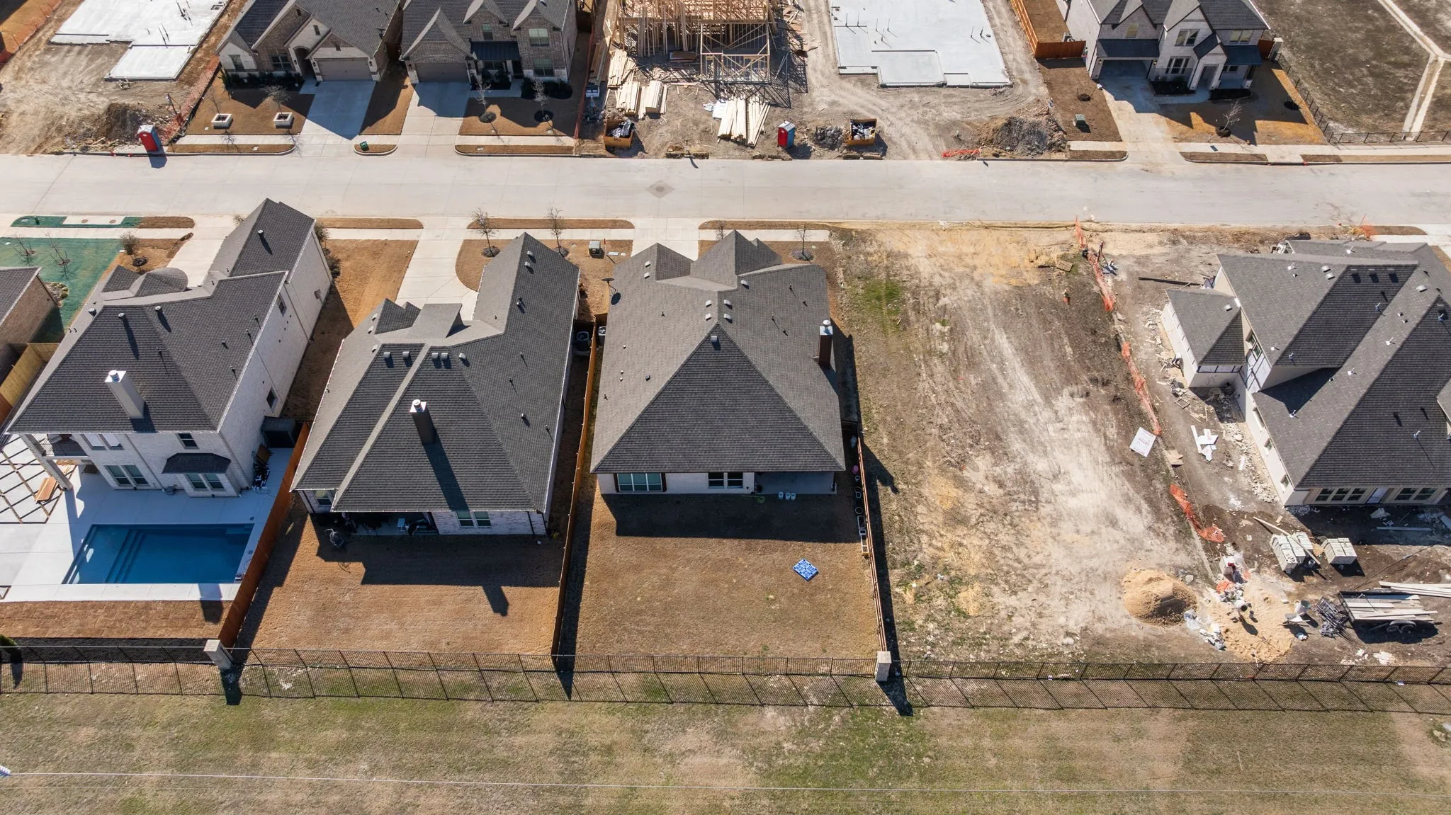 Single Family Residence For Sale in Ellis County , 3841 Eagles Bluff Road, Midlothian, Texas 76065, 4 Bedroom, 3 Bathroom, 2 Garage spaces, 2,483 Sqft, built in 2023, Preowned, mls#21173829, Real Estate Agent in Midlothian, Homes For Sale in Ellis county, Homes For Sale in Midlothian, Realtor in Midlothian Texas, Real Estate Brokerage Independent Realty Texas, Luminita Cordes Realtor