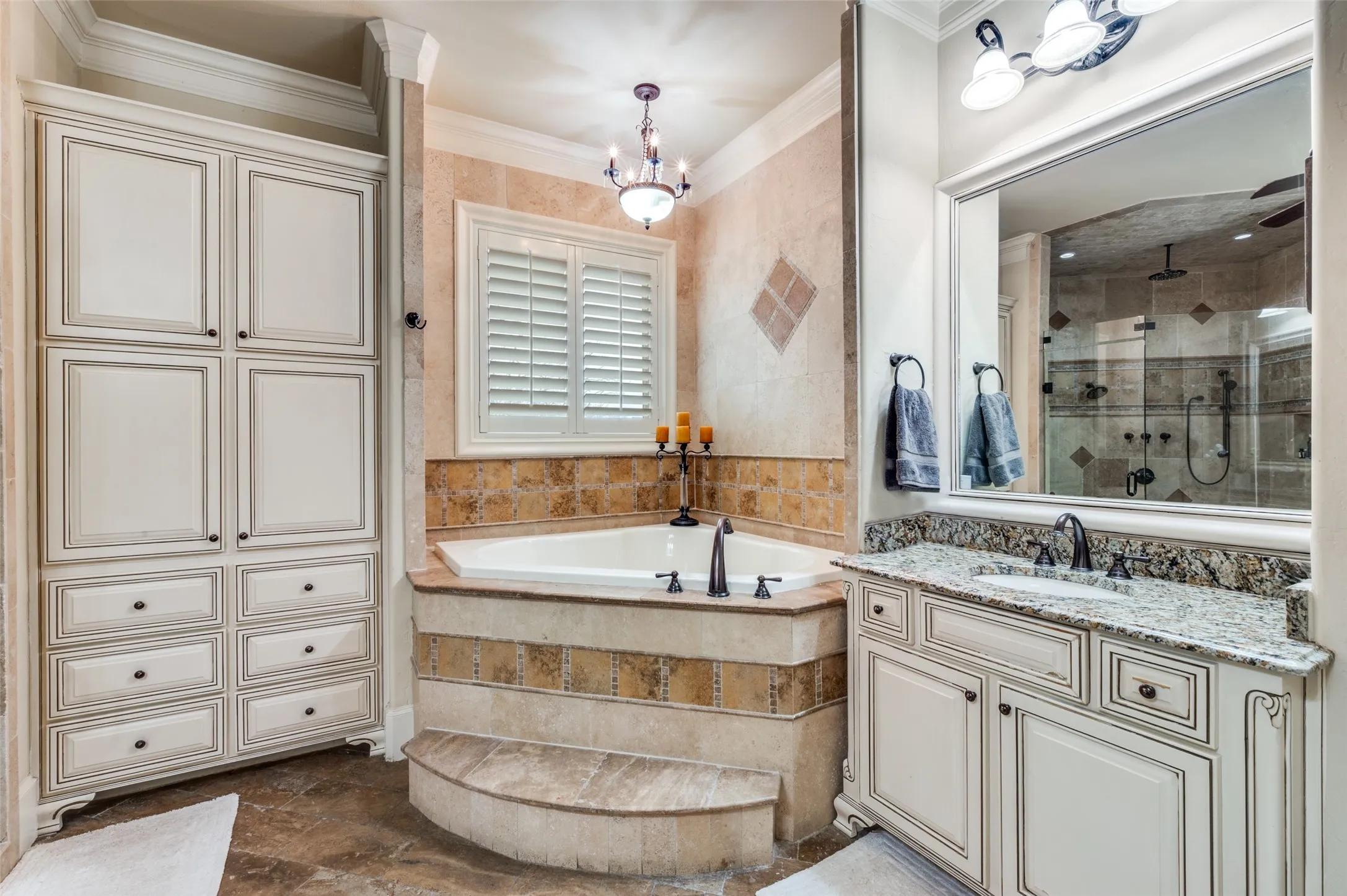 Single Family Residence For Sale in Denton County , 141 W Waters Edge Way, Oak Point, Texas 75068, 4 Bedrooms, 5 Bathrooms, 3 Garage spaces, 5,124 Sqft, built in 2008, Preowned, Price $1,195,000, mls#21180843, Real Estate Agent in Oak Point, Homes For Sale in Denton county, Homes For Sale in Oak Point, Realtor in Oak Point Texas, Real Estate Brokerage Independent Realty Texas, Luminita Cordes Realtor