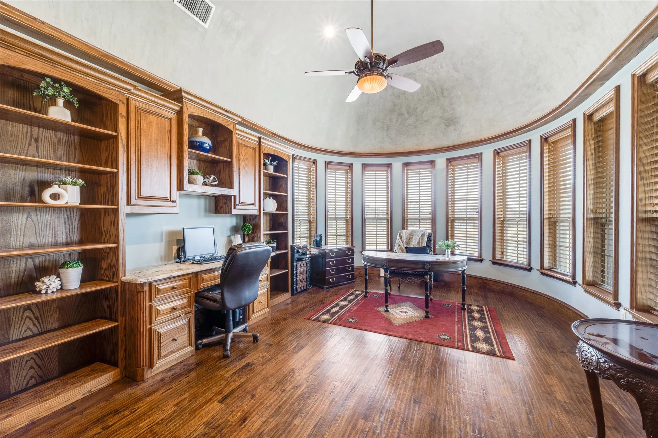 Single Family Residence For Sale in Denton County , 141 W Waters Edge Way, Oak Point, Texas 75068, 4 Bedrooms, 5 Bathrooms, 3 Garage spaces, 5,124 Sqft, built in 2008, Preowned, Price $1,195,000, mls#21180843, Real Estate Agent in Oak Point, Homes For Sale in Denton county, Homes For Sale in Oak Point, Realtor in Oak Point Texas, Real Estate Brokerage Independent Realty Texas, Luminita Cordes Realtor