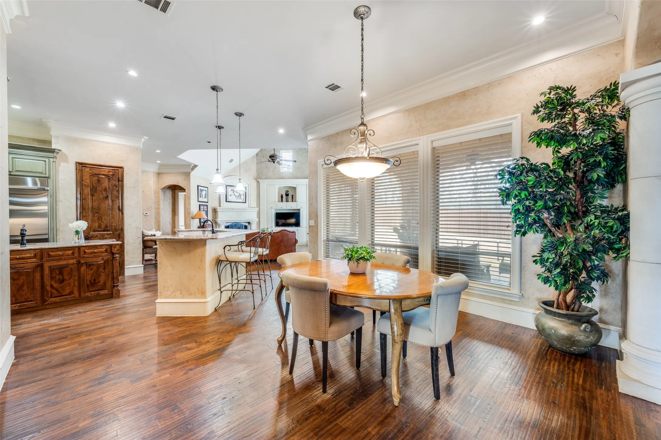 Single Family Residence For Sale in Denton County , 141 W Waters Edge Way, Oak Point, Texas 75068, 4 Bedrooms, 5 Bathrooms, 3 Garage spaces, 5,124 Sqft, built in 2008, Preowned, Price $1,195,000, mls#21180843, Real Estate Agent in Oak Point, Homes For Sale in Denton county, Homes For Sale in Oak Point, Realtor in Oak Point Texas, Real Estate Brokerage Independent Realty Texas, Luminita Cordes Realtor