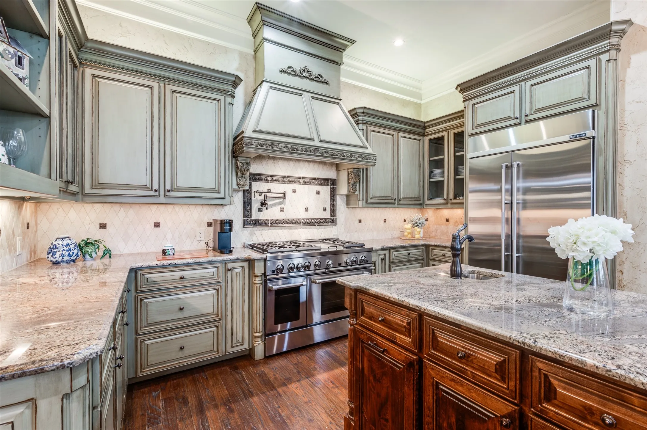 Single Family Residence For Sale in Denton County , 141 W Waters Edge Way, Oak Point, Texas 75068, 4 Bedrooms, 5 Bathrooms, 3 Garage spaces, 5,124 Sqft, built in 2008, Preowned, Price $1,195,000, mls#21180843, Real Estate Agent in Oak Point, Homes For Sale in Denton county, Homes For Sale in Oak Point, Realtor in Oak Point Texas, Real Estate Brokerage Independent Realty Texas, Luminita Cordes Realtor