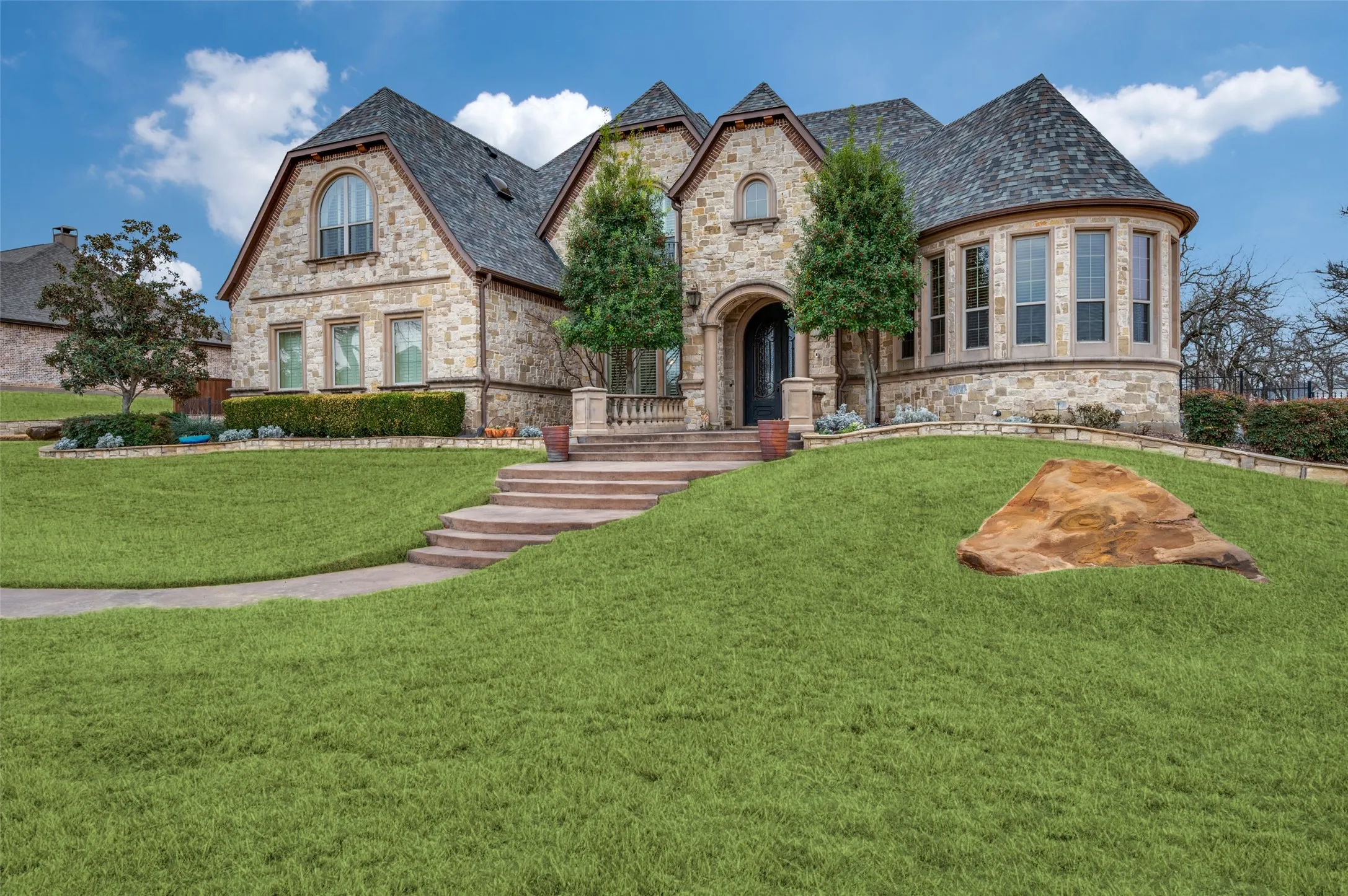 Single Family Residence For Sale in Denton County , 141 W Waters Edge Way, Oak Point, Texas 75068, 4 Bedrooms, 5 Bathrooms, 3 Garage spaces, 5,124 Sqft, built in 2008, Preowned, Price $1,195,000, mls#21180843, Real Estate Agent in Oak Point, Homes For Sale in Denton county, Homes For Sale in Oak Point, Realtor in Oak Point Texas, Real Estate Brokerage Independent Realty Texas, Luminita Cordes Realtor