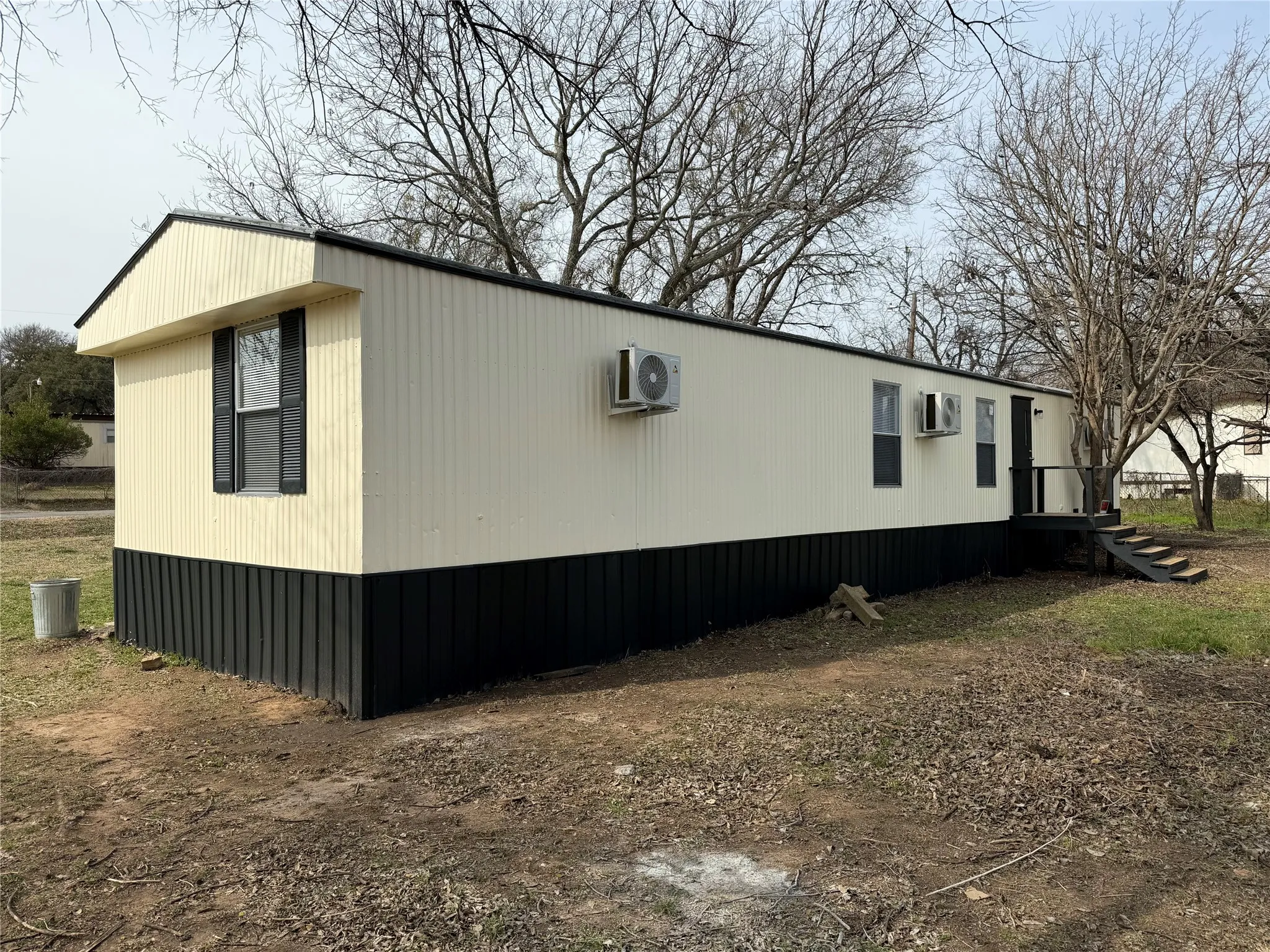 Mobile Home For Sale in Hood County , 3601 Hedge Row Street, Granbury, Texas 76048, 2 Bedroom, 2 Bathroom, Garage spaces, 960 Sqft, built in 1999, Preowned, mls#21181229, Real Estate Agent in Granbury, Homes For Sale in Hood county, Homes For Sale in Granbury, Realtor in Granbury Texas, Real Estate Brokerage Independent Realty Texas, Luminita Cordes Realtor