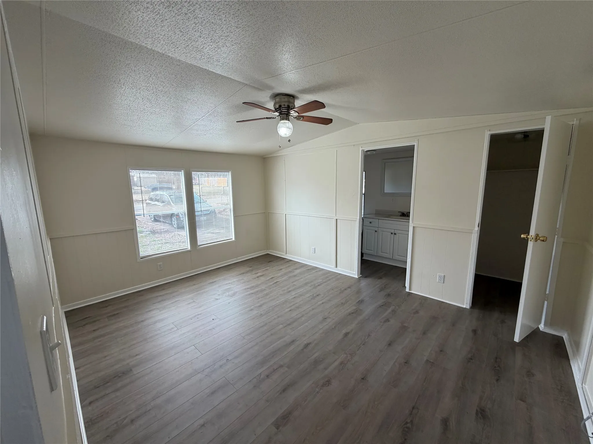 Mobile Home For Sale in Hood County , 3601 Hedge Row Street, Granbury, Texas 76048, 2 Bedroom, 2 Bathroom, Garage spaces, 960 Sqft, built in 1999, Preowned, mls#21181229, Real Estate Agent in Granbury, Homes For Sale in Hood county, Homes For Sale in Granbury, Realtor in Granbury Texas, Real Estate Brokerage Independent Realty Texas, Luminita Cordes Realtor