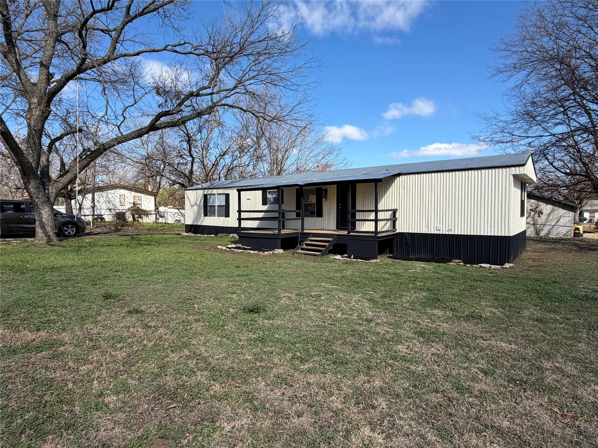 Mobile Home For Sale in Hood County , 3601 Hedge Row Street, Granbury, Texas 76048, 2 Bedroom, 2 Bathroom, Garage spaces, 960 Sqft, built in 1999, Preowned, mls#21181229, Real Estate Agent in Granbury, Homes For Sale in Hood county, Homes For Sale in Granbury, Realtor in Granbury Texas, Real Estate Brokerage Independent Realty Texas, Luminita Cordes Realtor