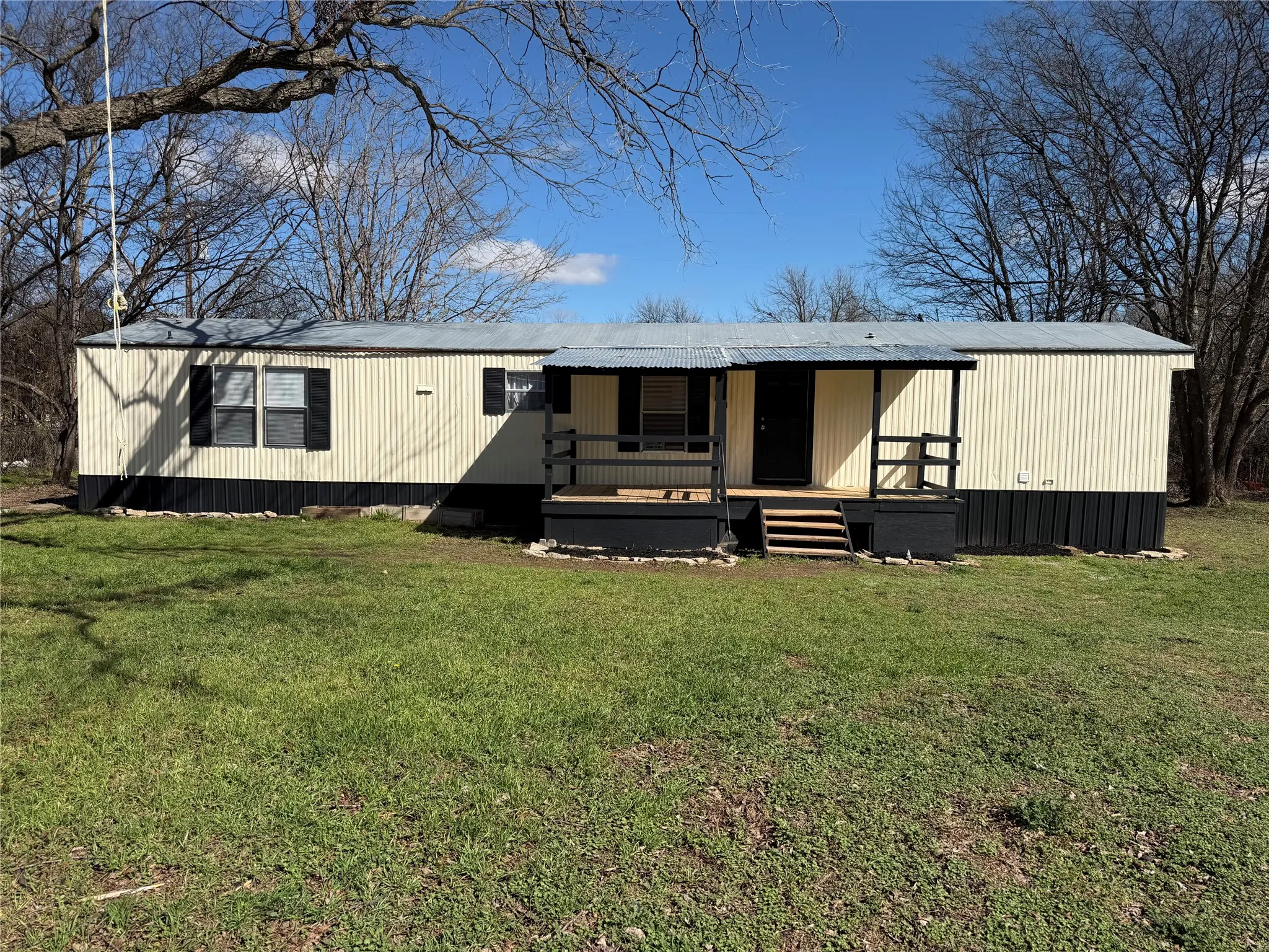 Mobile Home For Sale in Hood County , 3601 Hedge Row Street, Granbury, Texas 76048, 2 Bedroom, 2 Bathroom, Garage spaces, 960 Sqft, built in 1999, Preowned, mls#21181229, Real Estate Agent in Granbury, Homes For Sale in Hood county, Homes For Sale in Granbury, Realtor in Granbury Texas, Real Estate Brokerage Independent Realty Texas, Luminita Cordes Realtor