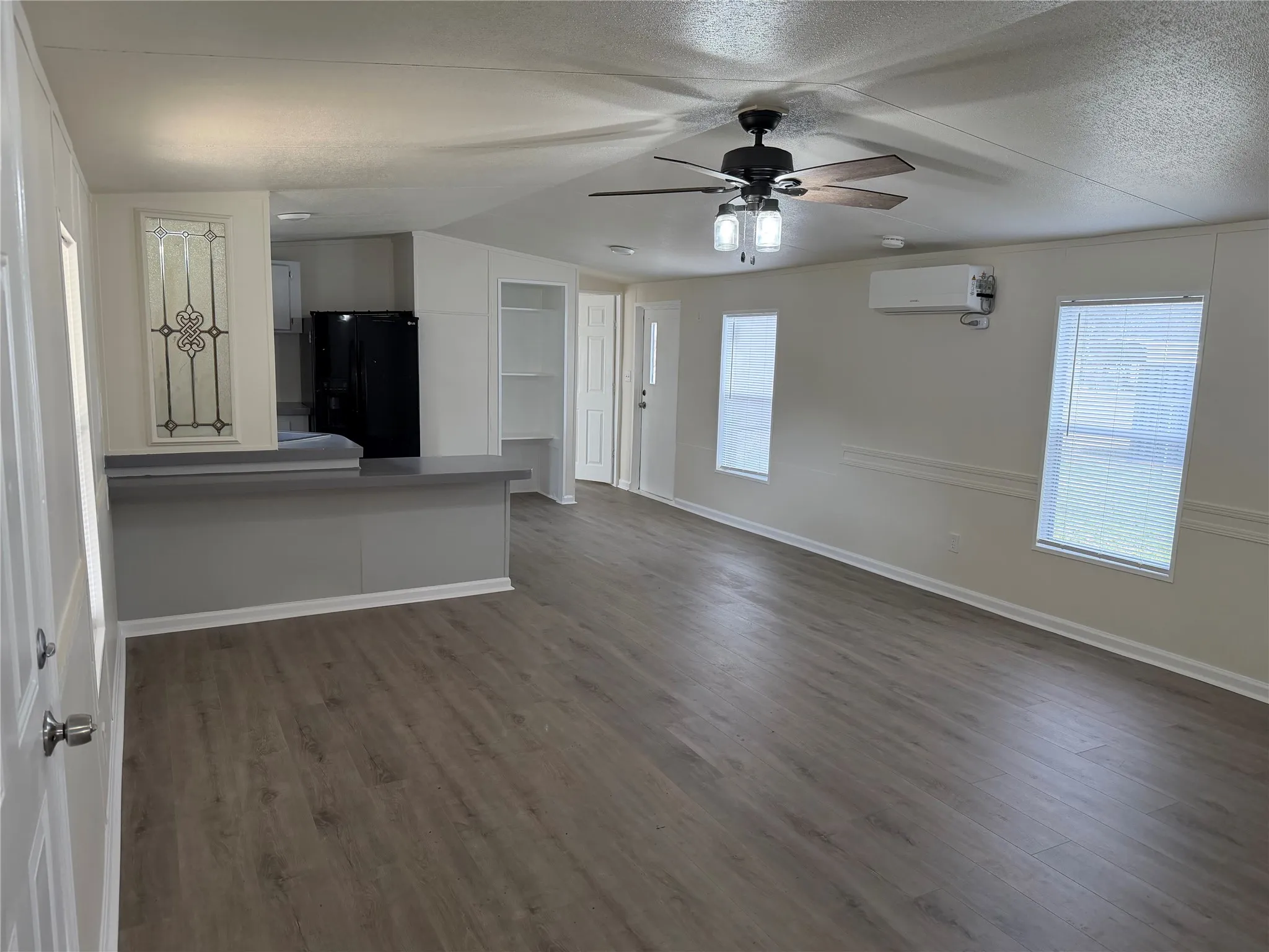 Mobile Home For Sale in Hood County , 3601 Hedge Row Street, Granbury, Texas 76048, 2 Bedroom, 2 Bathroom, Garage spaces, 960 Sqft, built in 1999, Preowned, mls#21181229, Real Estate Agent in Granbury, Homes For Sale in Hood county, Homes For Sale in Granbury, Realtor in Granbury Texas, Real Estate Brokerage Independent Realty Texas, Luminita Cordes Realtor