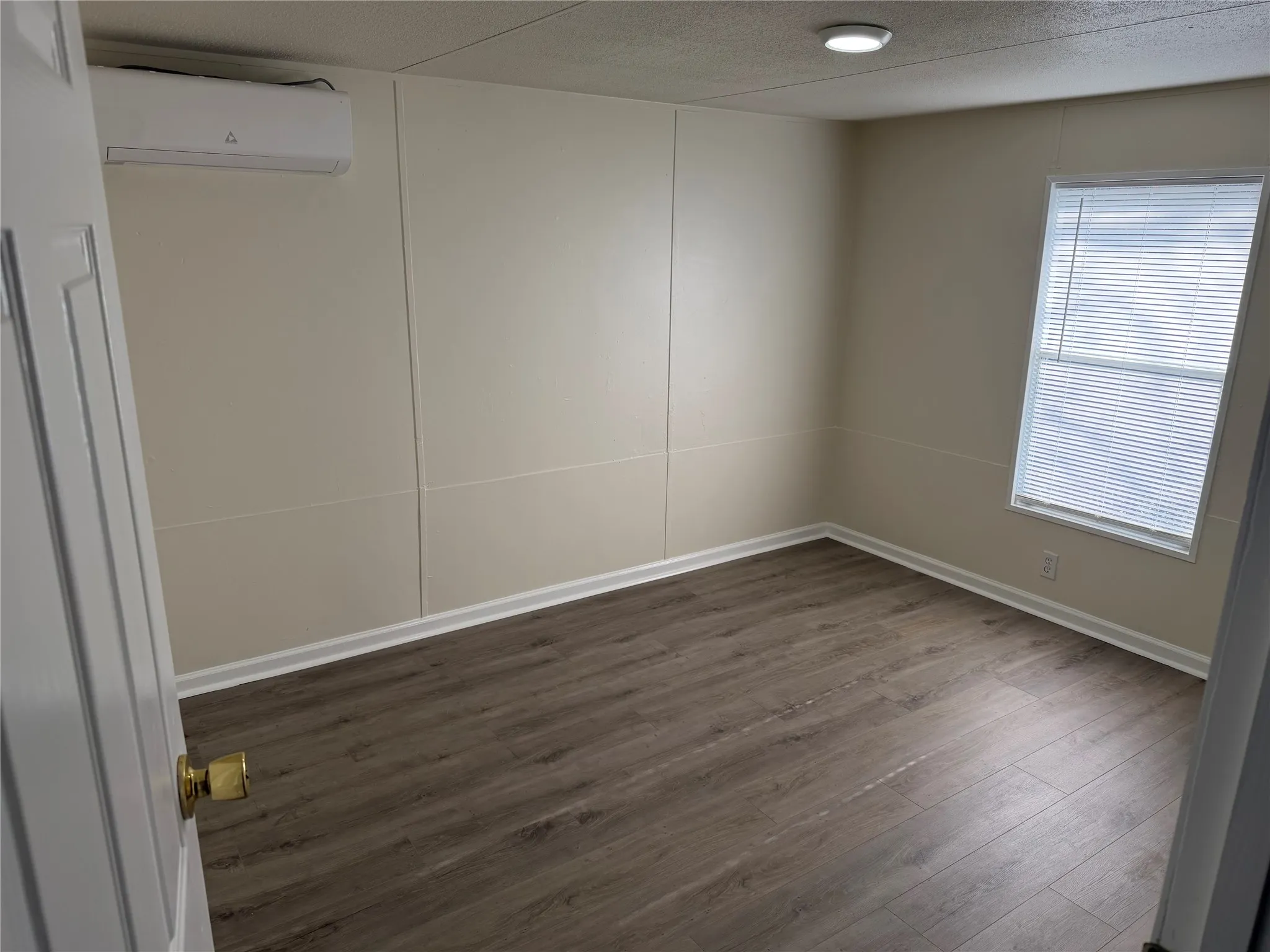 Mobile Home For Sale in Hood County , 3601 Hedge Row Street, Granbury, Texas 76048, 2 Bedroom, 2 Bathroom, Garage spaces, 960 Sqft, built in 1999, Preowned, mls#21181229, Real Estate Agent in Granbury, Homes For Sale in Hood county, Homes For Sale in Granbury, Realtor in Granbury Texas, Real Estate Brokerage Independent Realty Texas, Luminita Cordes Realtor