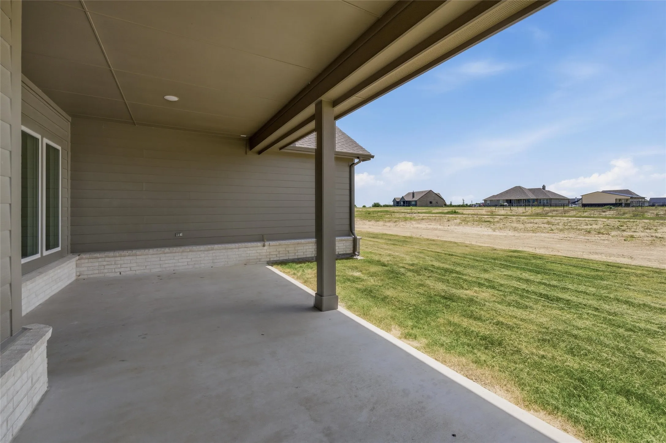 Covered patio with concrete flooring