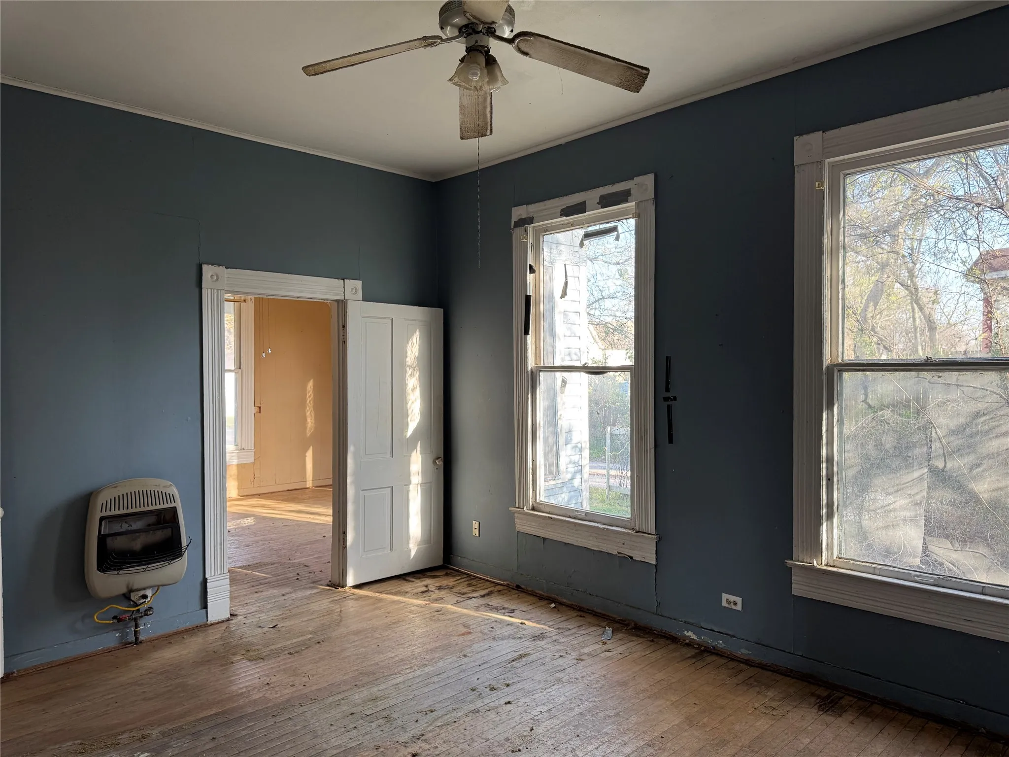 Single Family Residence For Sale in Grayson County , 317 Scullin, Denison, Texas 75020, 2 Bedroom, 1 Bathroom, Garage spaces, 1,234 Sqft, built in 1900, mls#21183325, Real Estate Agent in Denison, Homes For Sale in Grayson county, Homes For Sale in Denison, Realtor in Denison Texas, Real Estate Brokerage Independent Realty Texas, Luminita Cordes Realtor