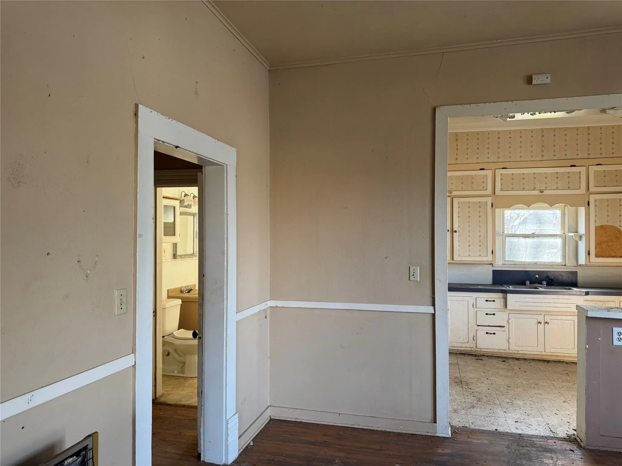 Single Family Residence For Sale in Grayson County , 317 Scullin, Denison, Texas 75020, 2 Bedroom, 1 Bathroom, Garage spaces, 1,234 Sqft, built in 1900, mls#21183325, Real Estate Agent in Denison, Homes For Sale in Grayson county, Homes For Sale in Denison, Realtor in Denison Texas, Real Estate Brokerage Independent Realty Texas, Luminita Cordes Realtor