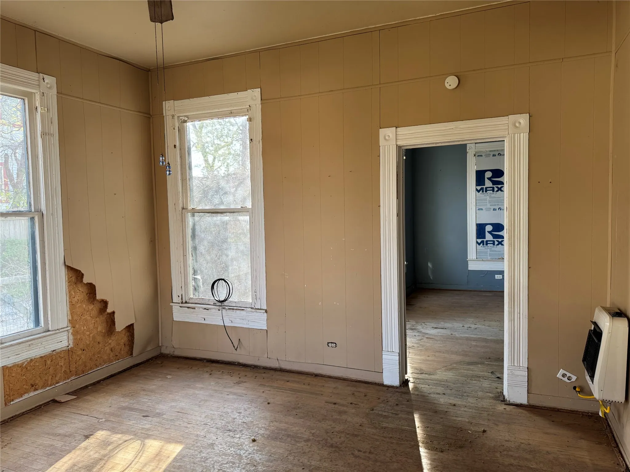 Single Family Residence For Sale in Grayson County , 317 Scullin, Denison, Texas 75020, 2 Bedroom, 1 Bathroom, Garage spaces, 1,234 Sqft, built in 1900, mls#21183325, Real Estate Agent in Denison, Homes For Sale in Grayson county, Homes For Sale in Denison, Realtor in Denison Texas, Real Estate Brokerage Independent Realty Texas, Luminita Cordes Realtor