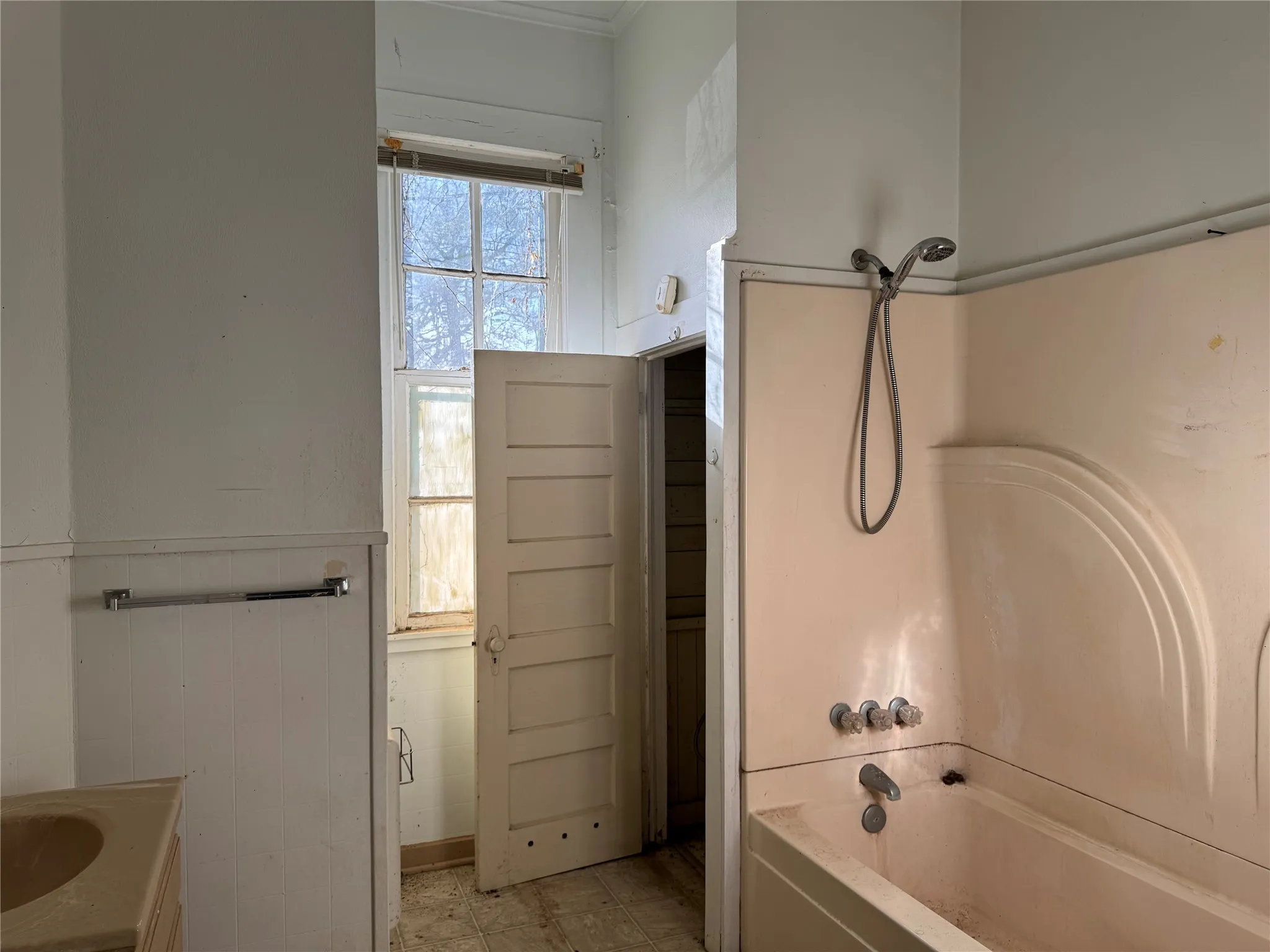Single Family Residence For Sale in Grayson County , 317 Scullin, Denison, Texas 75020, 2 Bedroom, 1 Bathroom, Garage spaces, 1,234 Sqft, built in 1900, mls#21183325, Real Estate Agent in Denison, Homes For Sale in Grayson county, Homes For Sale in Denison, Realtor in Denison Texas, Real Estate Brokerage Independent Realty Texas, Luminita Cordes Realtor