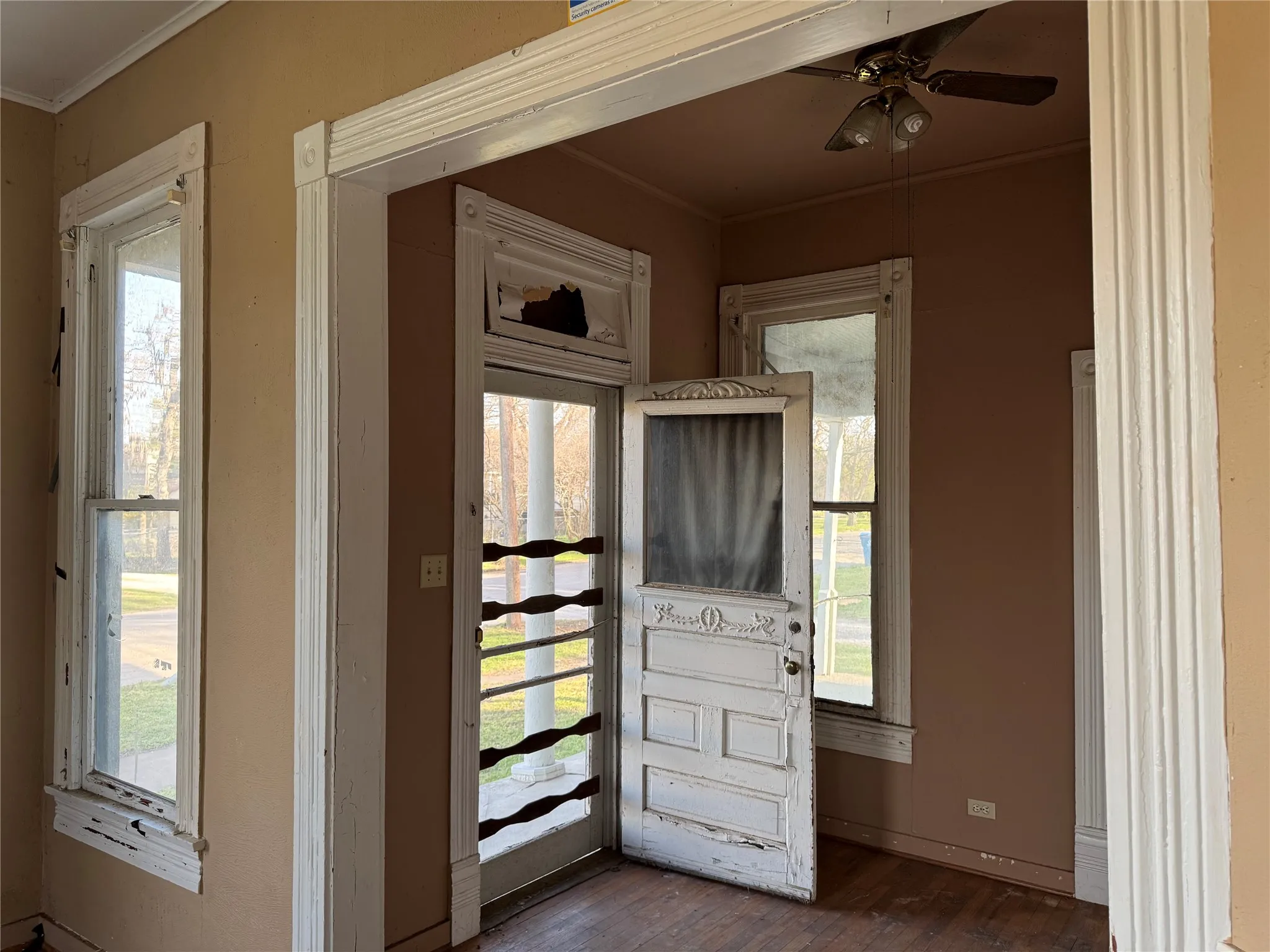 Single Family Residence For Sale in Grayson County , 317 Scullin, Denison, Texas 75020, 2 Bedroom, 1 Bathroom, Garage spaces, 1,234 Sqft, built in 1900, mls#21183325, Real Estate Agent in Denison, Homes For Sale in Grayson county, Homes For Sale in Denison, Realtor in Denison Texas, Real Estate Brokerage Independent Realty Texas, Luminita Cordes Realtor