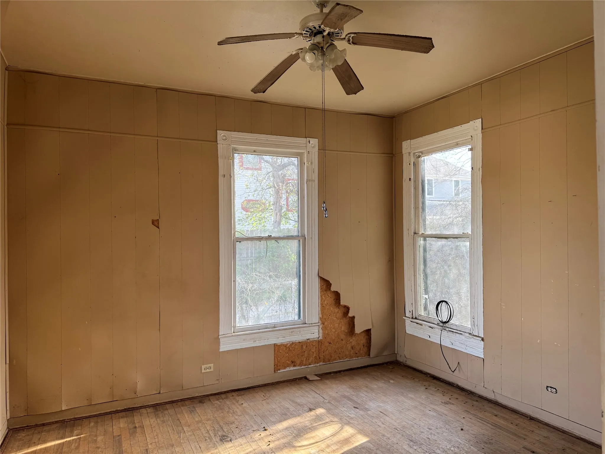 Single Family Residence For Sale in Grayson County , 317 Scullin, Denison, Texas 75020, 2 Bedroom, 1 Bathroom, Garage spaces, 1,234 Sqft, built in 1900, mls#21183325, Real Estate Agent in Denison, Homes For Sale in Grayson county, Homes For Sale in Denison, Realtor in Denison Texas, Real Estate Brokerage Independent Realty Texas, Luminita Cordes Realtor