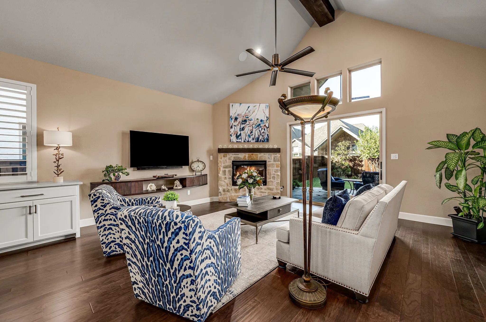 Single Family Residence For Sale in Denton County , 3025 Warrington, The Colony, Texas 75056, 4 Bedroom, 3 Bathroom, 2 Garage spaces, 2,474 Sqft, built in 2022, Preowned, mls#21165848, Real Estate Agent in The Colony, Homes For Sale in Denton county, Homes For Sale in The Colony, Realtor in The Colony Texas, Real Estate Brokerage Independent Realty Texas, Luminita Cordes Realtor
