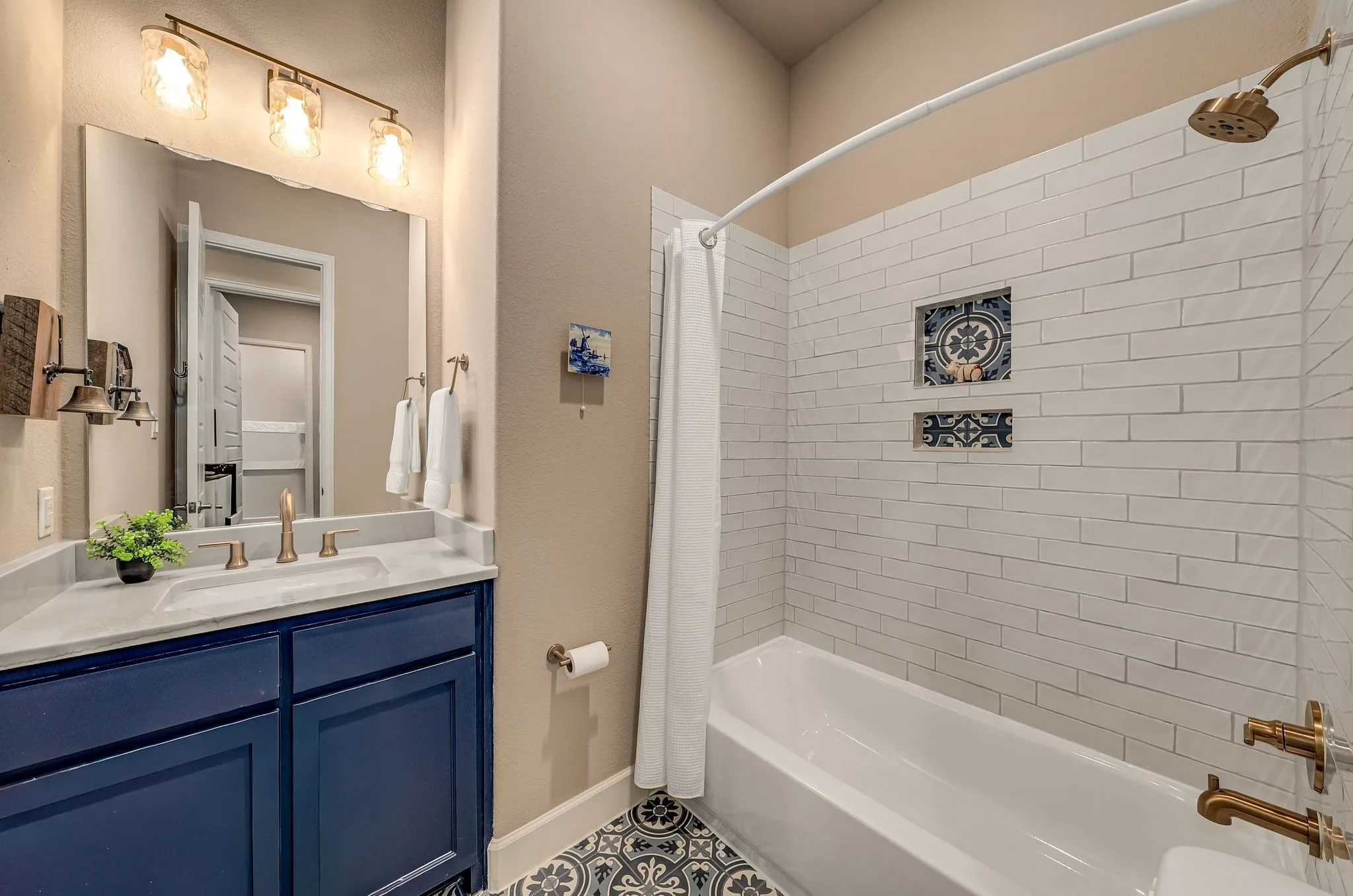Single Family Residence For Sale in Denton County , 3025 Warrington, The Colony, Texas 75056, 4 Bedroom, 3 Bathroom, 2 Garage spaces, 2,474 Sqft, built in 2022, Preowned, mls#21165848, Real Estate Agent in The Colony, Homes For Sale in Denton county, Homes For Sale in The Colony, Realtor in The Colony Texas, Real Estate Brokerage Independent Realty Texas, Luminita Cordes Realtor