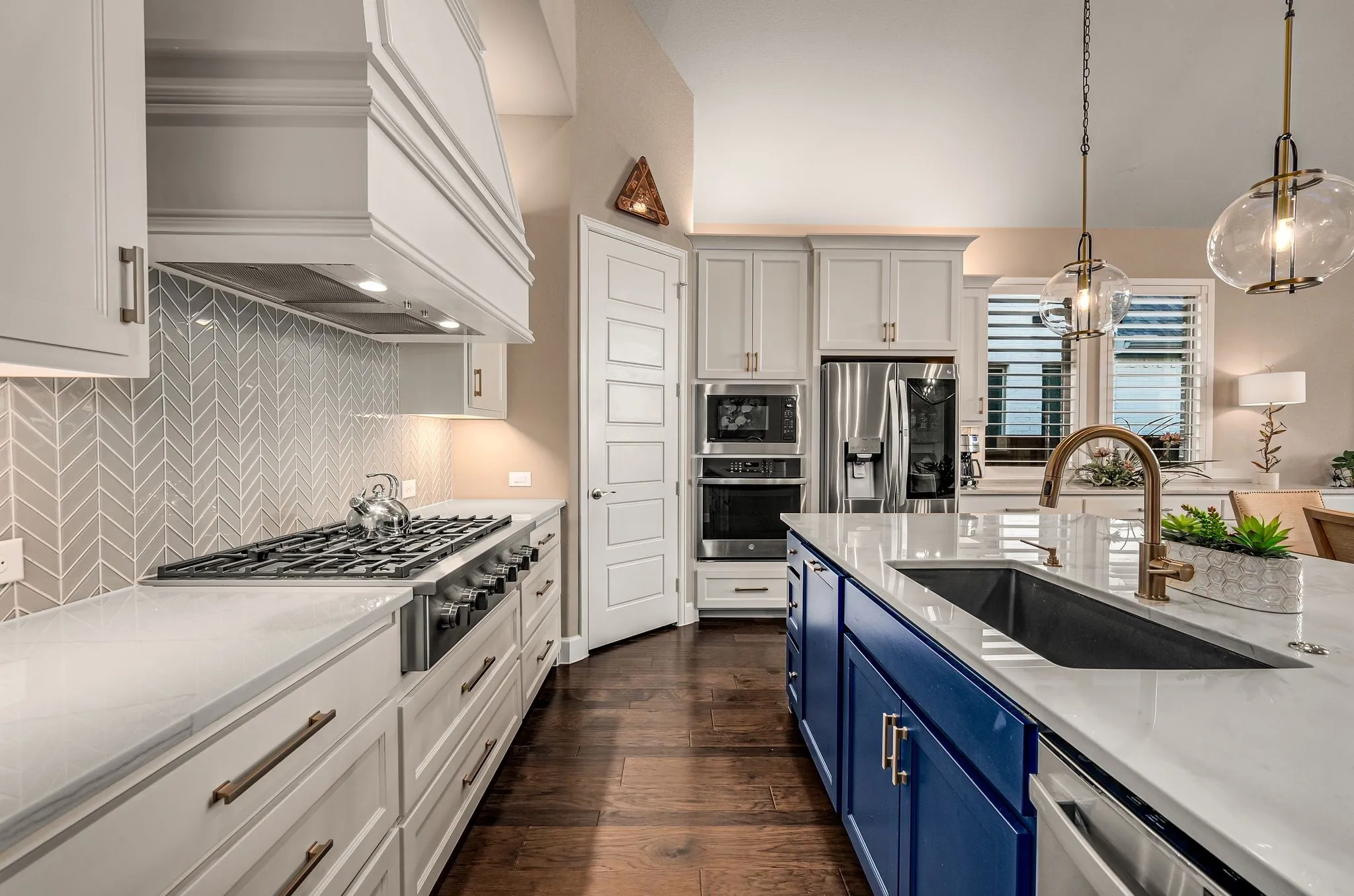 Single Family Residence For Sale in Denton County , 3025 Warrington, The Colony, Texas 75056, 4 Bedroom, 3 Bathroom, 2 Garage spaces, 2,474 Sqft, built in 2022, Preowned, mls#21165848, Real Estate Agent in The Colony, Homes For Sale in Denton county, Homes For Sale in The Colony, Realtor in The Colony Texas, Real Estate Brokerage Independent Realty Texas, Luminita Cordes Realtor