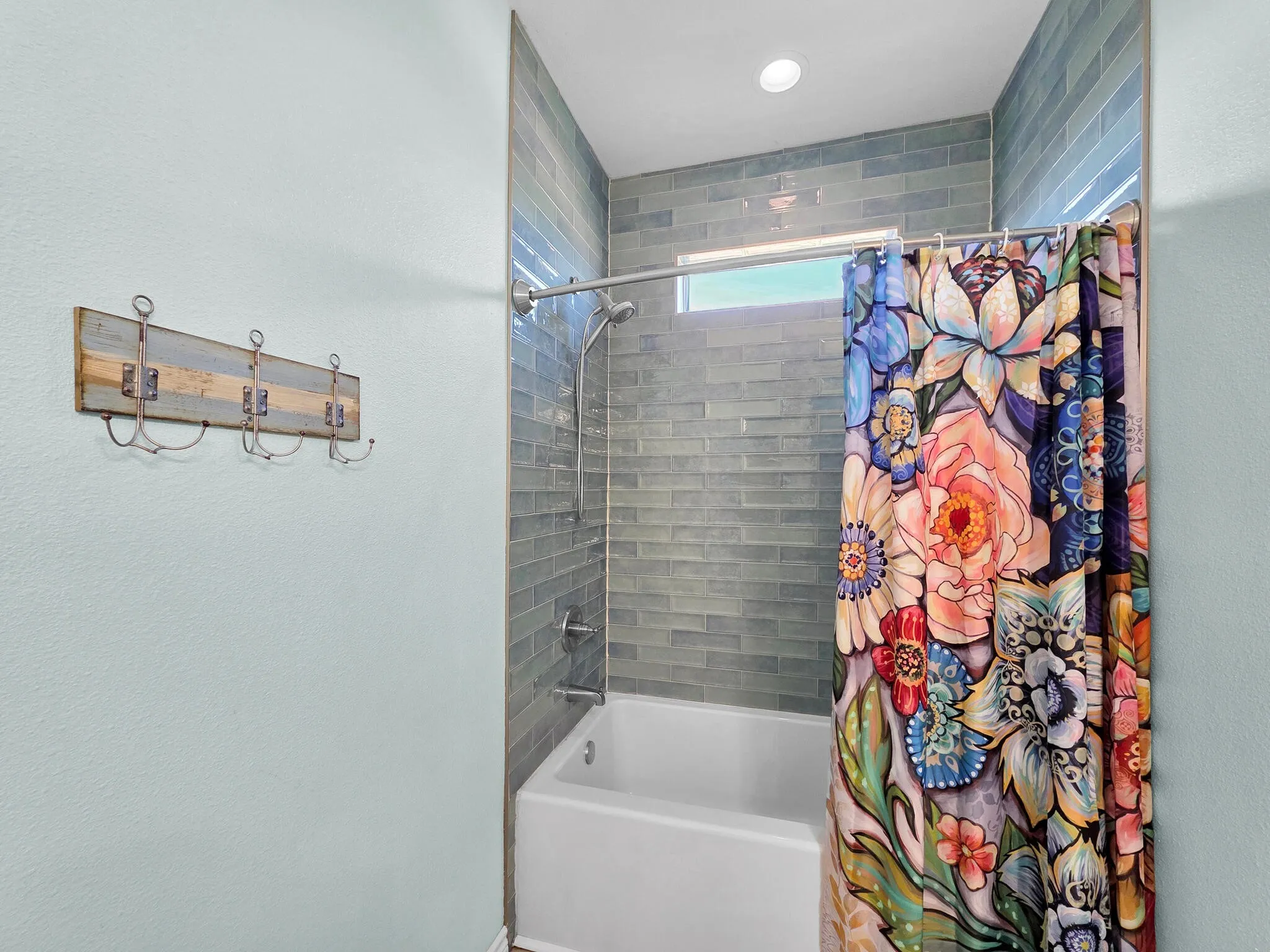 Single Family Residence For Sale in Galveston County , 1120 Alex Drive, Gilchrist, Texas 77617, 5 Bedroom, 5 Bathroom, Garage spaces, 2,533 Sqft, built in 2020, mls#21180946, Real Estate Agent in Gilchrist, Homes For Sale in Galveston county, Homes For Sale in Gilchrist, Realtor in Gilchrist Texas, Real Estate Brokerage Independent Realty Texas, Luminita Cordes Realtor