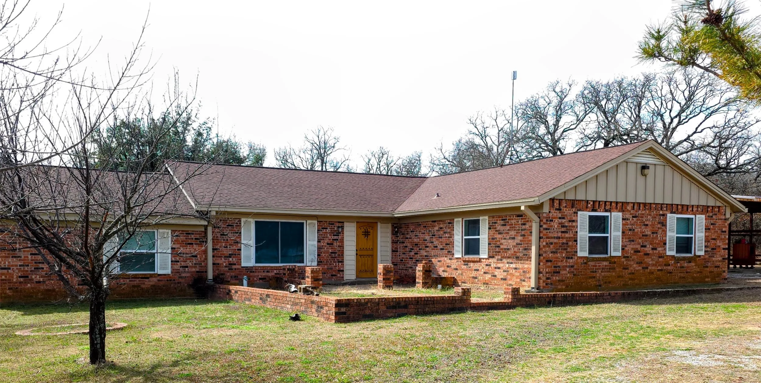 Single Family Residence For Sale in Palo Pinto County , 285 Montgomery Road, Mineral Wells, Texas 76067, 4 Bedroom, 2 Bathroom, Garage spaces, 2,250 Sqft, built in 1980, mls#21183836, Real Estate Agent in Mineral Wells, Homes For Sale in Palo Pinto county, Homes For Sale in Mineral Wells, Realtor in Mineral Wells Texas, Real Estate Brokerage Independent Realty Texas, Luminita Cordes Realtor