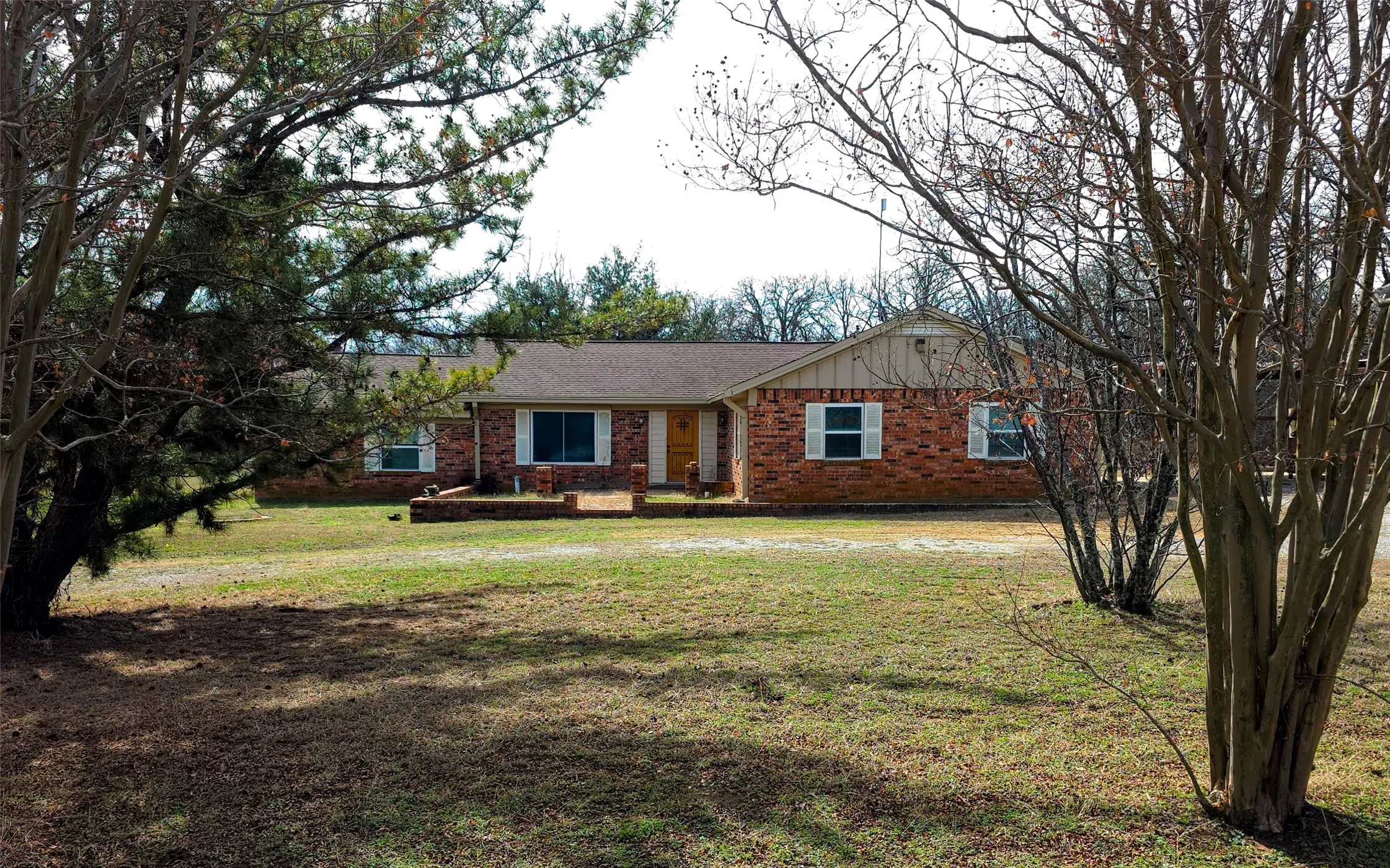 Ranch-style house with brick siding and a front yard