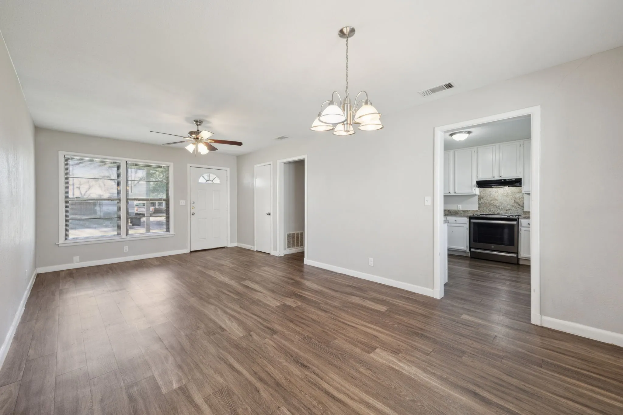 Single Family Residence For Sale in Tarrant County , 5032 Marks Place, Fort Worth, Texas 76116, 4 Bedrooms, 2 Bathrooms, 1 Garage spaces, 1,546 Sqft, built in 1952, Price $239,000, mls#21183839, Real Estate Agent in Fort Worth, Homes For Sale in Tarrant county, Homes For Sale in Fort Worth, Realtor in Fort Worth Texas, Real Estate Brokerage Independent Realty Texas, Luminita Cordes Realtor