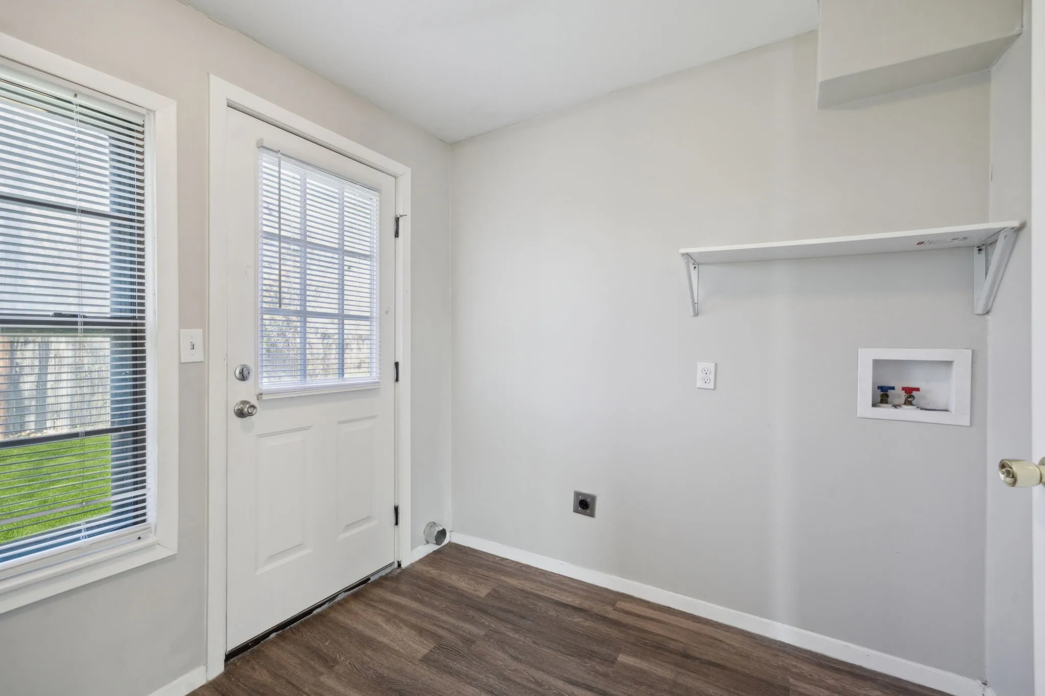 Single Family Residence For Sale in Tarrant County , 5032 Marks Place, Fort Worth, Texas 76116, 4 Bedrooms, 2 Bathrooms, 1 Garage spaces, 1,546 Sqft, built in 1952, Price $239,000, mls#21183839, Real Estate Agent in Fort Worth, Homes For Sale in Tarrant county, Homes For Sale in Fort Worth, Realtor in Fort Worth Texas, Real Estate Brokerage Independent Realty Texas, Luminita Cordes Realtor