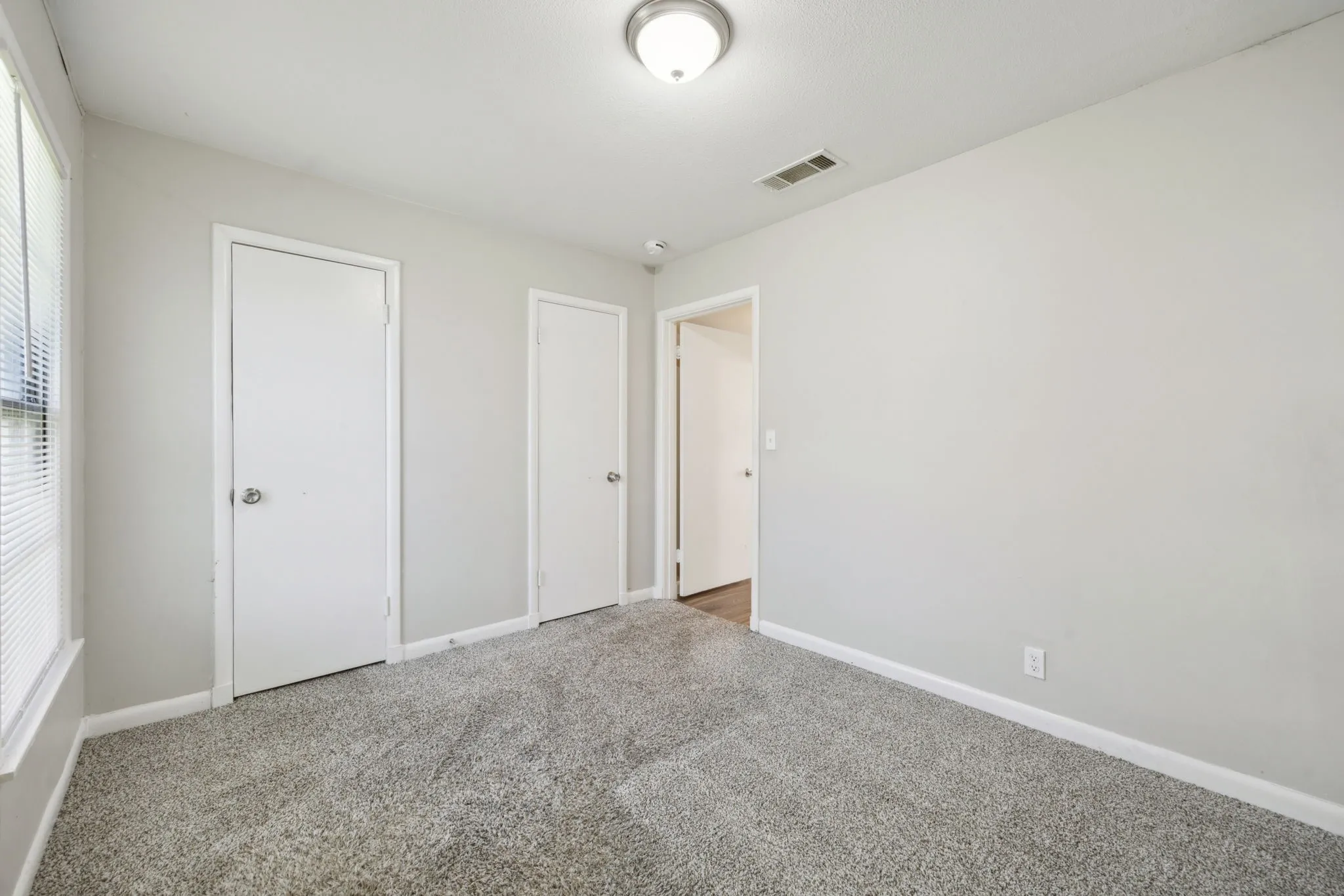 Single Family Residence For Sale in Tarrant County , 5032 Marks Place, Fort Worth, Texas 76116, 4 Bedrooms, 2 Bathrooms, 1 Garage spaces, 1,546 Sqft, built in 1952, Price $239,000, mls#21183839, Real Estate Agent in Fort Worth, Homes For Sale in Tarrant county, Homes For Sale in Fort Worth, Realtor in Fort Worth Texas, Real Estate Brokerage Independent Realty Texas, Luminita Cordes Realtor
