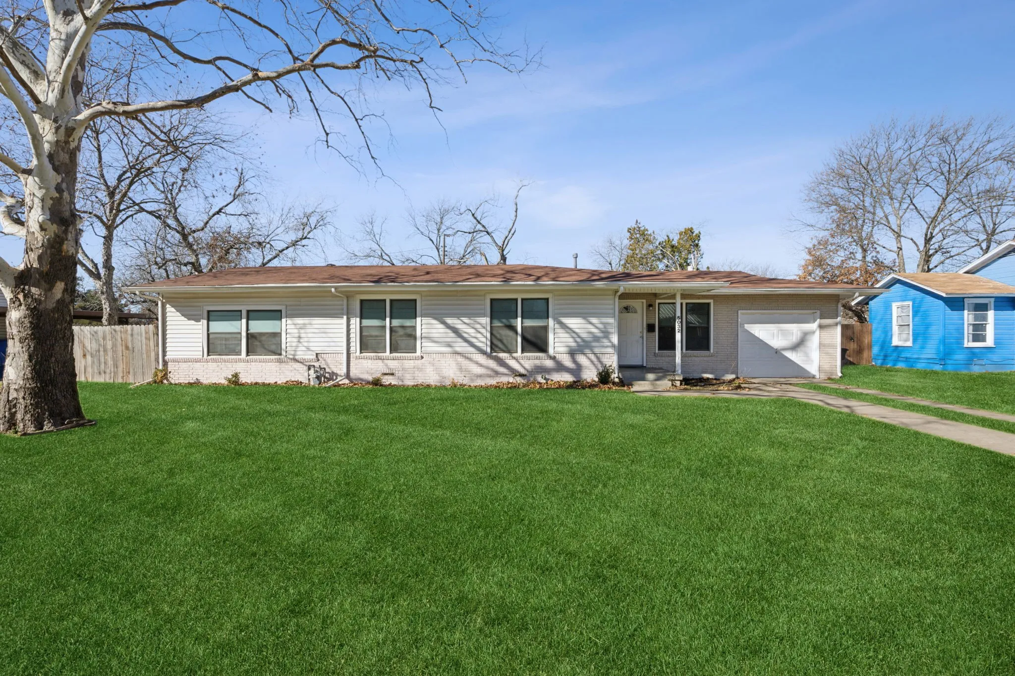 Single Family Residence For Sale in Tarrant County , 5032 Marks Place, Fort Worth, Texas 76116, 4 Bedrooms, 2 Bathrooms, 1 Garage spaces, 1,546 Sqft, built in 1952, Price $239,000, mls#21183839, Real Estate Agent in Fort Worth, Homes For Sale in Tarrant county, Homes For Sale in Fort Worth, Realtor in Fort Worth Texas, Real Estate Brokerage Independent Realty Texas, Luminita Cordes Realtor