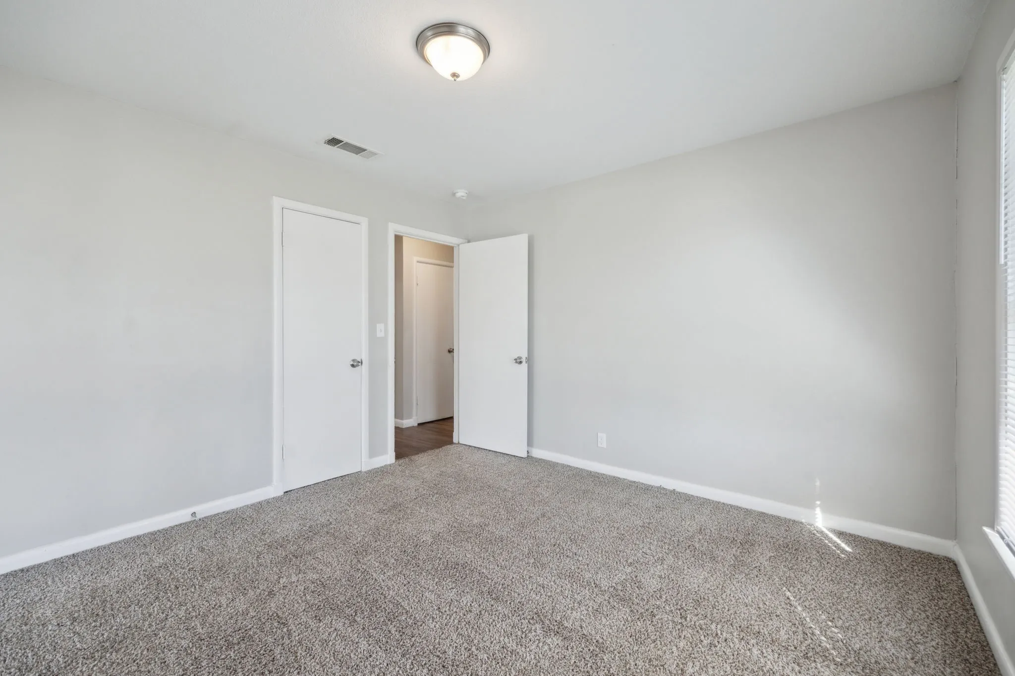 Single Family Residence For Sale in Tarrant County , 5032 Marks Place, Fort Worth, Texas 76116, 4 Bedrooms, 2 Bathrooms, 1 Garage spaces, 1,546 Sqft, built in 1952, Price $239,000, mls#21183839, Real Estate Agent in Fort Worth, Homes For Sale in Tarrant county, Homes For Sale in Fort Worth, Realtor in Fort Worth Texas, Real Estate Brokerage Independent Realty Texas, Luminita Cordes Realtor
