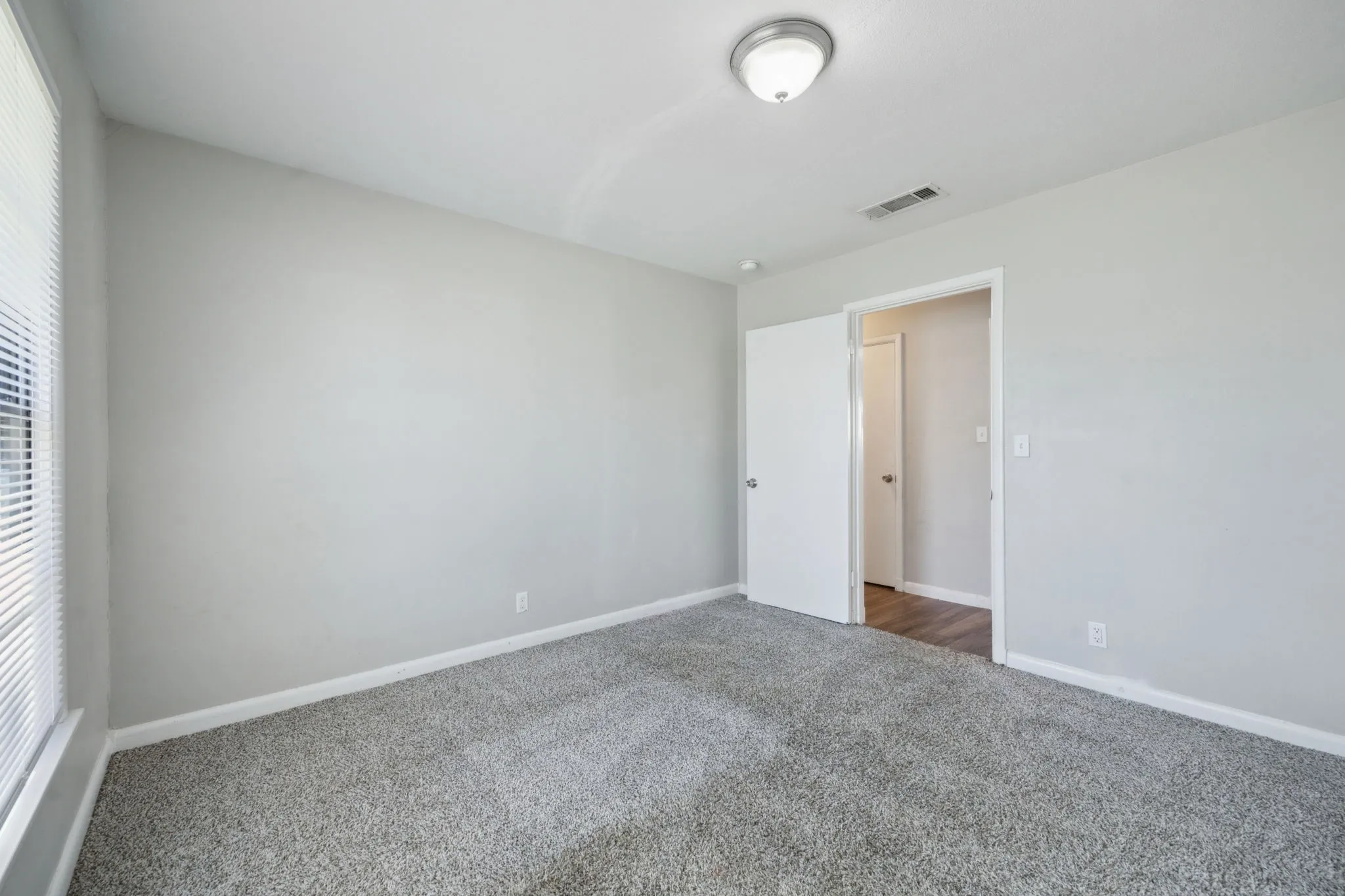 Single Family Residence For Sale in Tarrant County , 5032 Marks Place, Fort Worth, Texas 76116, 4 Bedrooms, 2 Bathrooms, 1 Garage spaces, 1,546 Sqft, built in 1952, Price $239,000, mls#21183839, Real Estate Agent in Fort Worth, Homes For Sale in Tarrant county, Homes For Sale in Fort Worth, Realtor in Fort Worth Texas, Real Estate Brokerage Independent Realty Texas, Luminita Cordes Realtor