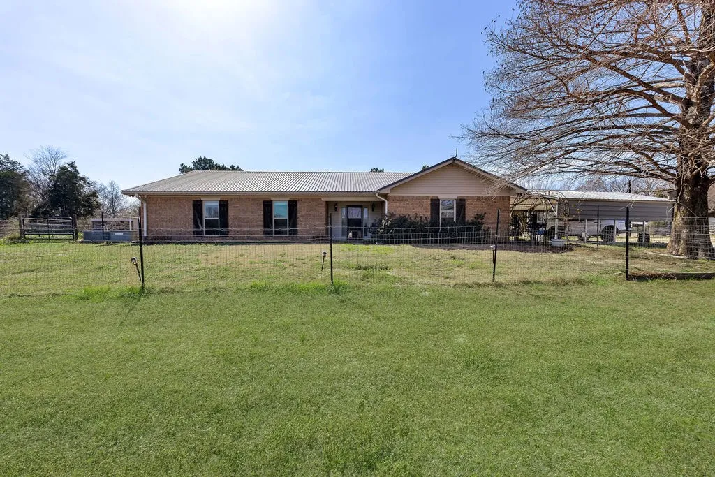 Farm For Sale in Franklin (TX) County , 473 County Road Se 3370, Winnsboro, Texas 75494, 3 Bedroom, 2 Bathroom, 2 Garage spaces, 1,660 Sqft, built in 1995, mls#21183620, Real Estate Agent in Winnsboro, Homes For Sale in Franklin (TX) county, Homes For Sale in Winnsboro, Realtor in Winnsboro Texas, Real Estate Brokerage Independent Realty Texas, Luminita Cordes Realtor