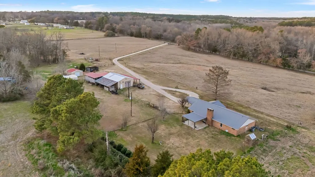 Farm For Sale in Franklin (TX) County , 473 County Road Se 3370, Winnsboro, Texas 75494, 3 Bedroom, 2 Bathroom, 2 Garage spaces, 1,660 Sqft, built in 1995, mls#21183620, Real Estate Agent in Winnsboro, Homes For Sale in Franklin (TX) county, Homes For Sale in Winnsboro, Realtor in Winnsboro Texas, Real Estate Brokerage Independent Realty Texas, Luminita Cordes Realtor
