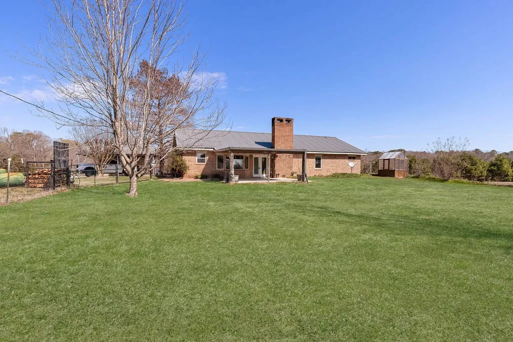 Farm For Sale in Franklin (TX) County , 473 County Road Se 3370, Winnsboro, Texas 75494, 3 Bedroom, 2 Bathroom, 2 Garage spaces, 1,660 Sqft, built in 1995, mls#21183620, Real Estate Agent in Winnsboro, Homes For Sale in Franklin (TX) county, Homes For Sale in Winnsboro, Realtor in Winnsboro Texas, Real Estate Brokerage Independent Realty Texas, Luminita Cordes Realtor