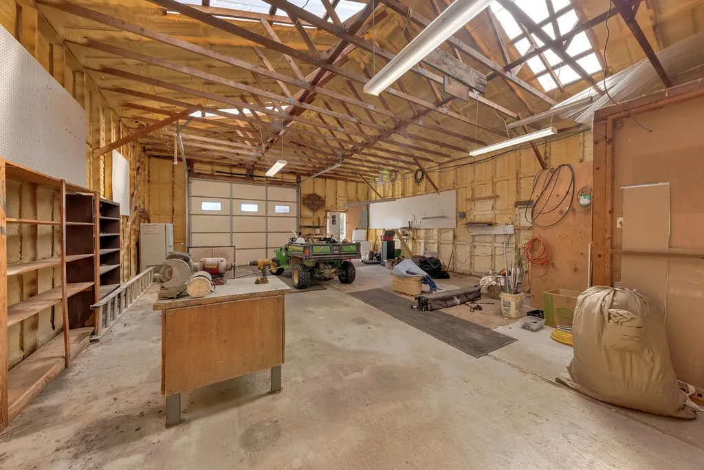 Farm For Sale in Franklin (TX) County , 473 County Road Se 3370, Winnsboro, Texas 75494, 3 Bedroom, 2 Bathroom, 2 Garage spaces, 1,660 Sqft, built in 1995, mls#21183620, Real Estate Agent in Winnsboro, Homes For Sale in Franklin (TX) county, Homes For Sale in Winnsboro, Realtor in Winnsboro Texas, Real Estate Brokerage Independent Realty Texas, Luminita Cordes Realtor