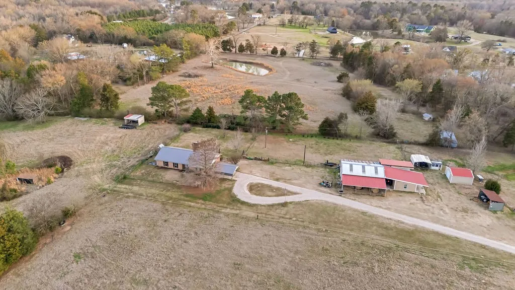 Farm For Sale in Franklin (TX) County , 473 County Road Se 3370, Winnsboro, Texas 75494, 3 Bedroom, 2 Bathroom, 2 Garage spaces, 1,660 Sqft, built in 1995, mls#21183620, Real Estate Agent in Winnsboro, Homes For Sale in Franklin (TX) county, Homes For Sale in Winnsboro, Realtor in Winnsboro Texas, Real Estate Brokerage Independent Realty Texas, Luminita Cordes Realtor