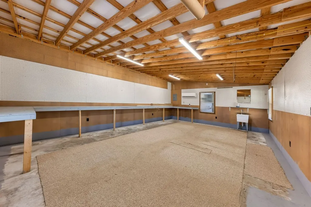 Farm For Sale in Franklin (TX) County , 473 County Road Se 3370, Winnsboro, Texas 75494, 3 Bedroom, 2 Bathroom, 2 Garage spaces, 1,660 Sqft, built in 1995, mls#21183620, Real Estate Agent in Winnsboro, Homes For Sale in Franklin (TX) county, Homes For Sale in Winnsboro, Realtor in Winnsboro Texas, Real Estate Brokerage Independent Realty Texas, Luminita Cordes Realtor