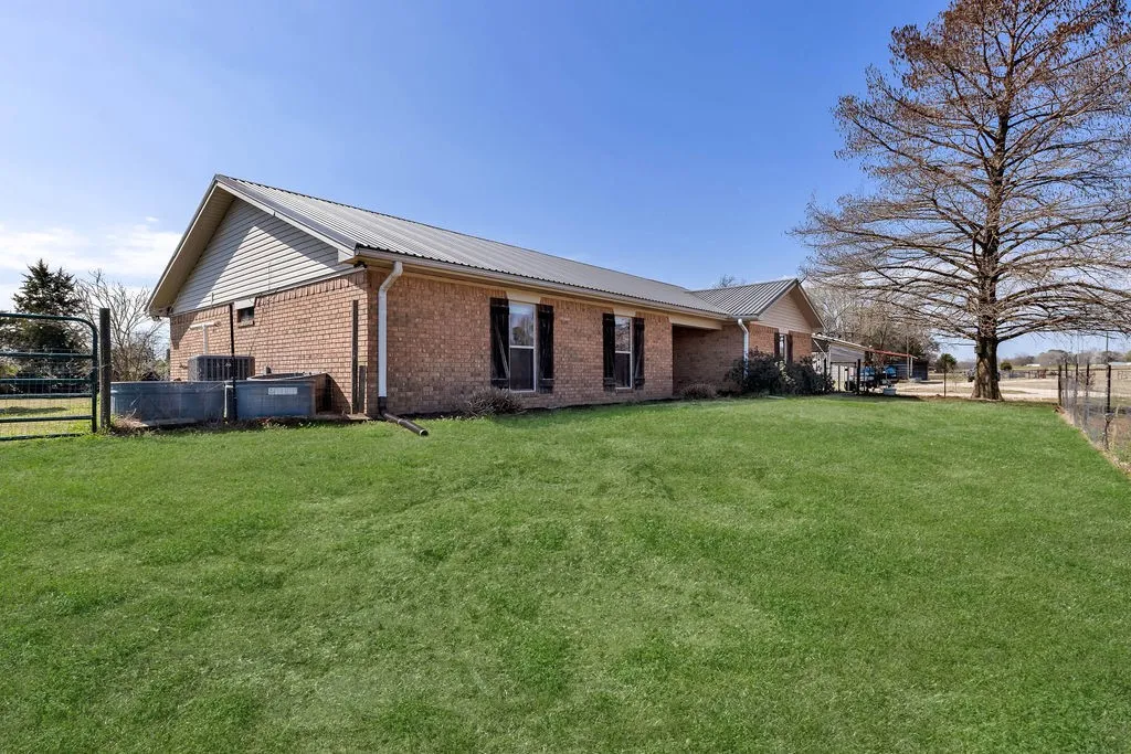 Farm For Sale in Franklin (TX) County , 473 County Road Se 3370, Winnsboro, Texas 75494, 3 Bedroom, 2 Bathroom, 2 Garage spaces, 1,660 Sqft, built in 1995, mls#21183620, Real Estate Agent in Winnsboro, Homes For Sale in Franklin (TX) county, Homes For Sale in Winnsboro, Realtor in Winnsboro Texas, Real Estate Brokerage Independent Realty Texas, Luminita Cordes Realtor