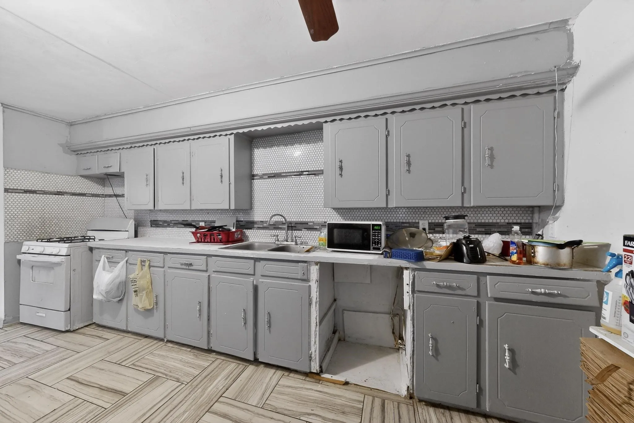 Single Family Residence For Sale in Dallas County , 522 Phillip Street, Mesquite, Texas 75149, 5 Bedroom, 4 Bathroom, Garage spaces, 1,746 Sqft, built in 1954, Preowned, mls#21180309, Real Estate Agent in Mesquite, Homes For Sale in Dallas county, Homes For Sale in Mesquite, Realtor in Mesquite Texas, Real Estate Brokerage Independent Realty Texas, Luminita Cordes Realtor