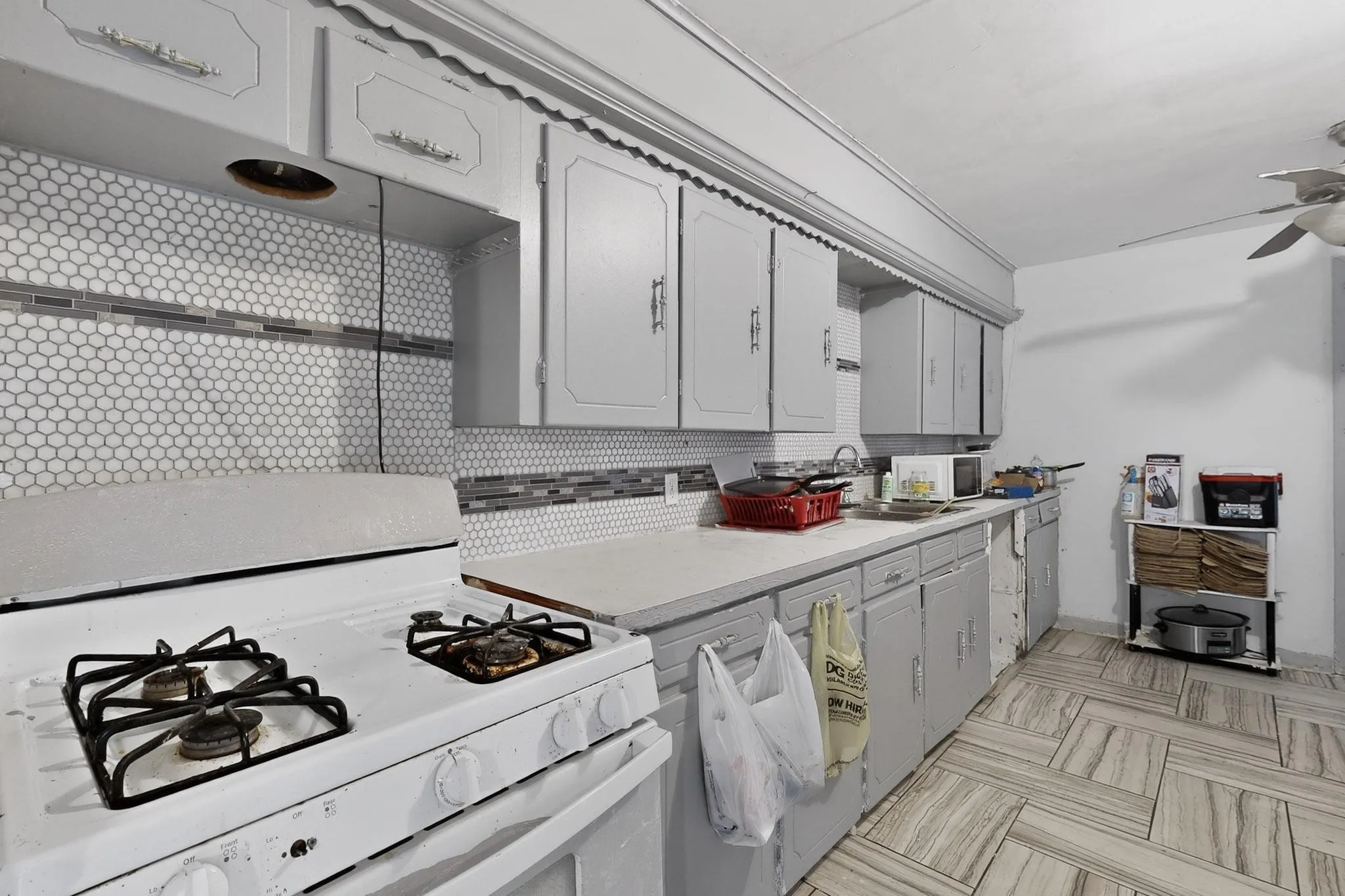 Single Family Residence For Sale in Dallas County , 522 Phillip Street, Mesquite, Texas 75149, 5 Bedroom, 4 Bathroom, Garage spaces, 1,746 Sqft, built in 1954, Preowned, mls#21180309, Real Estate Agent in Mesquite, Homes For Sale in Dallas county, Homes For Sale in Mesquite, Realtor in Mesquite Texas, Real Estate Brokerage Independent Realty Texas, Luminita Cordes Realtor