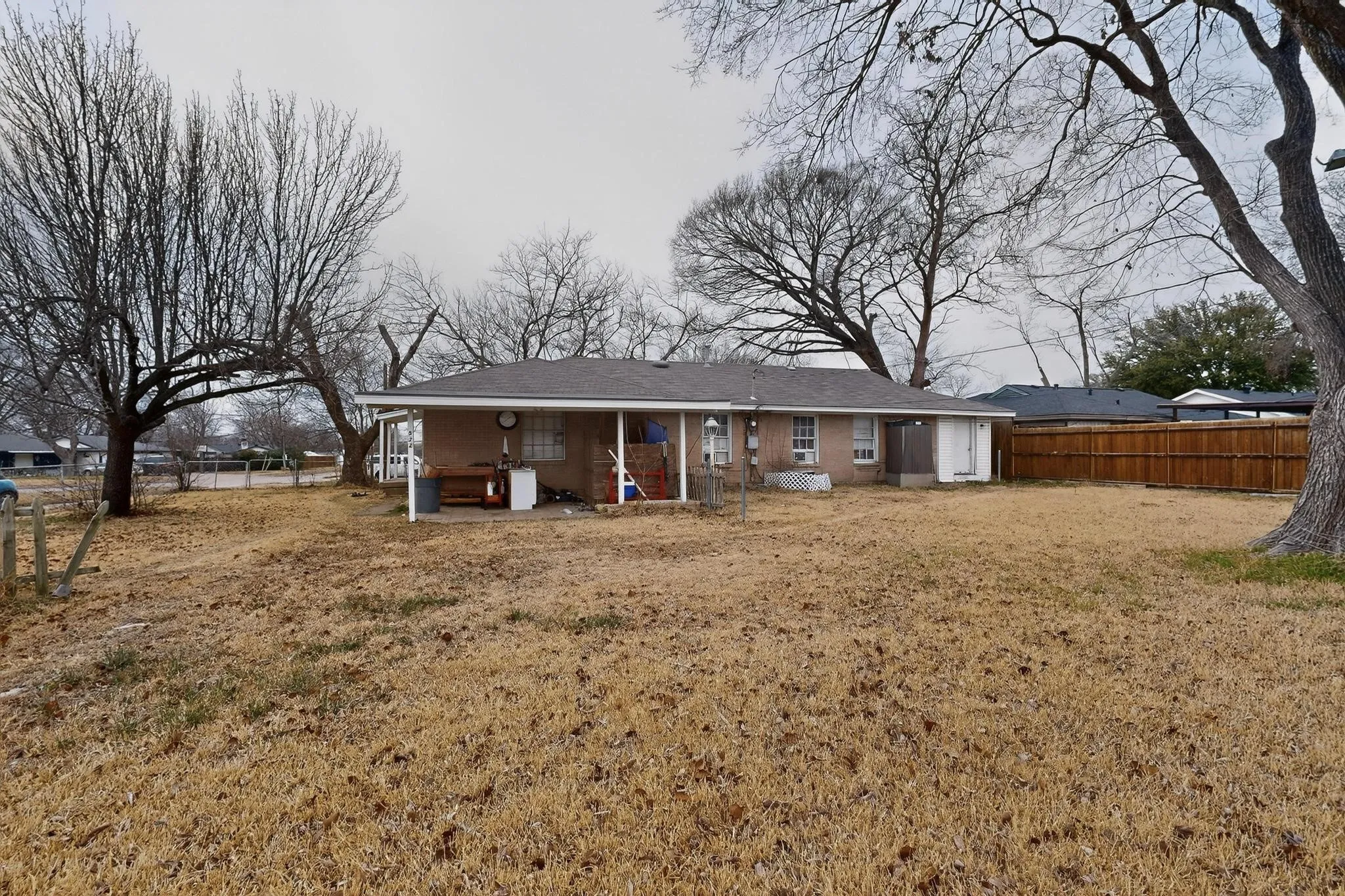 Single Family Residence For Sale in Dallas County , 522 Phillip Street, Mesquite, Texas 75149, 5 Bedroom, 4 Bathroom, Garage spaces, 1,746 Sqft, built in 1954, Preowned, mls#21180309, Real Estate Agent in Mesquite, Homes For Sale in Dallas county, Homes For Sale in Mesquite, Realtor in Mesquite Texas, Real Estate Brokerage Independent Realty Texas, Luminita Cordes Realtor