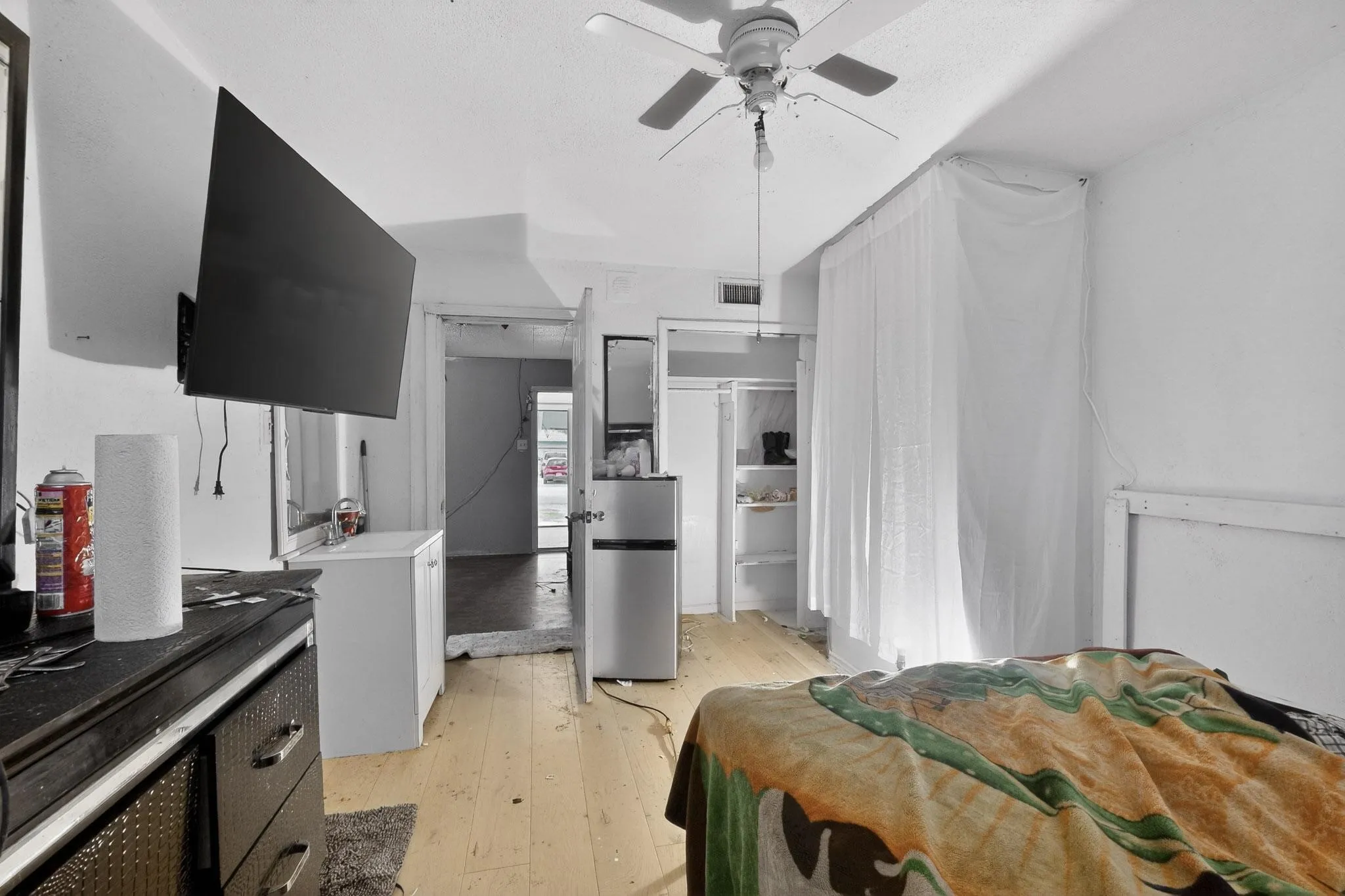 Single Family Residence For Sale in Dallas County , 522 Phillip Street, Mesquite, Texas 75149, 5 Bedroom, 4 Bathroom, Garage spaces, 1,746 Sqft, built in 1954, Preowned, mls#21180309, Real Estate Agent in Mesquite, Homes For Sale in Dallas county, Homes For Sale in Mesquite, Realtor in Mesquite Texas, Real Estate Brokerage Independent Realty Texas, Luminita Cordes Realtor
