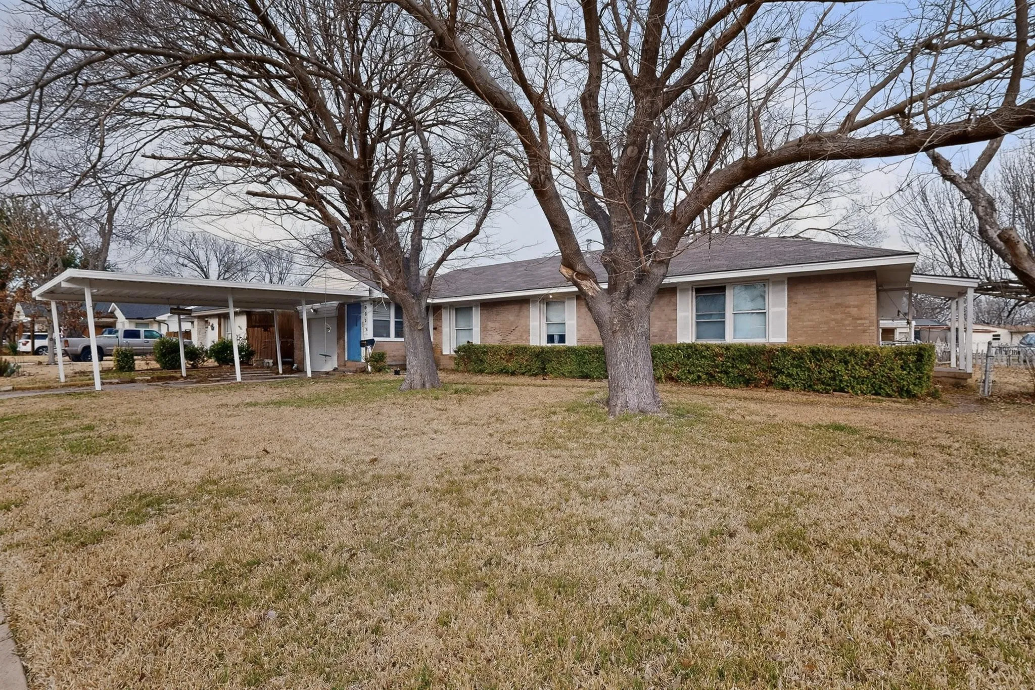 Single Family Residence For Sale in Dallas County , 522 Phillip Street, Mesquite, Texas 75149, 5 Bedroom, 4 Bathroom, Garage spaces, 1,746 Sqft, built in 1954, Preowned, mls#21180309, Real Estate Agent in Mesquite, Homes For Sale in Dallas county, Homes For Sale in Mesquite, Realtor in Mesquite Texas, Real Estate Brokerage Independent Realty Texas, Luminita Cordes Realtor