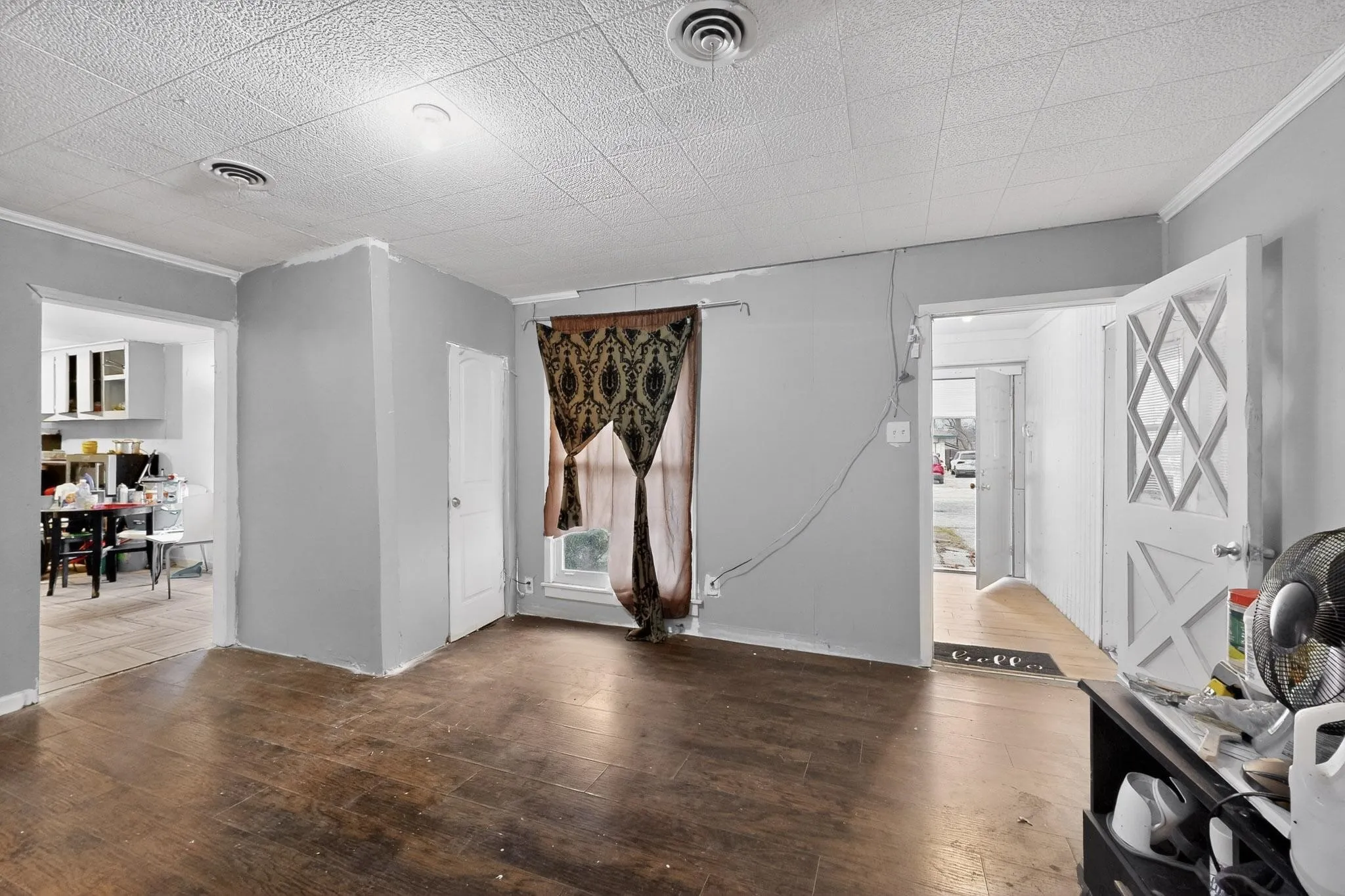 Single Family Residence For Sale in Dallas County , 522 Phillip Street, Mesquite, Texas 75149, 5 Bedroom, 4 Bathroom, Garage spaces, 1,746 Sqft, built in 1954, Preowned, mls#21180309, Real Estate Agent in Mesquite, Homes For Sale in Dallas county, Homes For Sale in Mesquite, Realtor in Mesquite Texas, Real Estate Brokerage Independent Realty Texas, Luminita Cordes Realtor