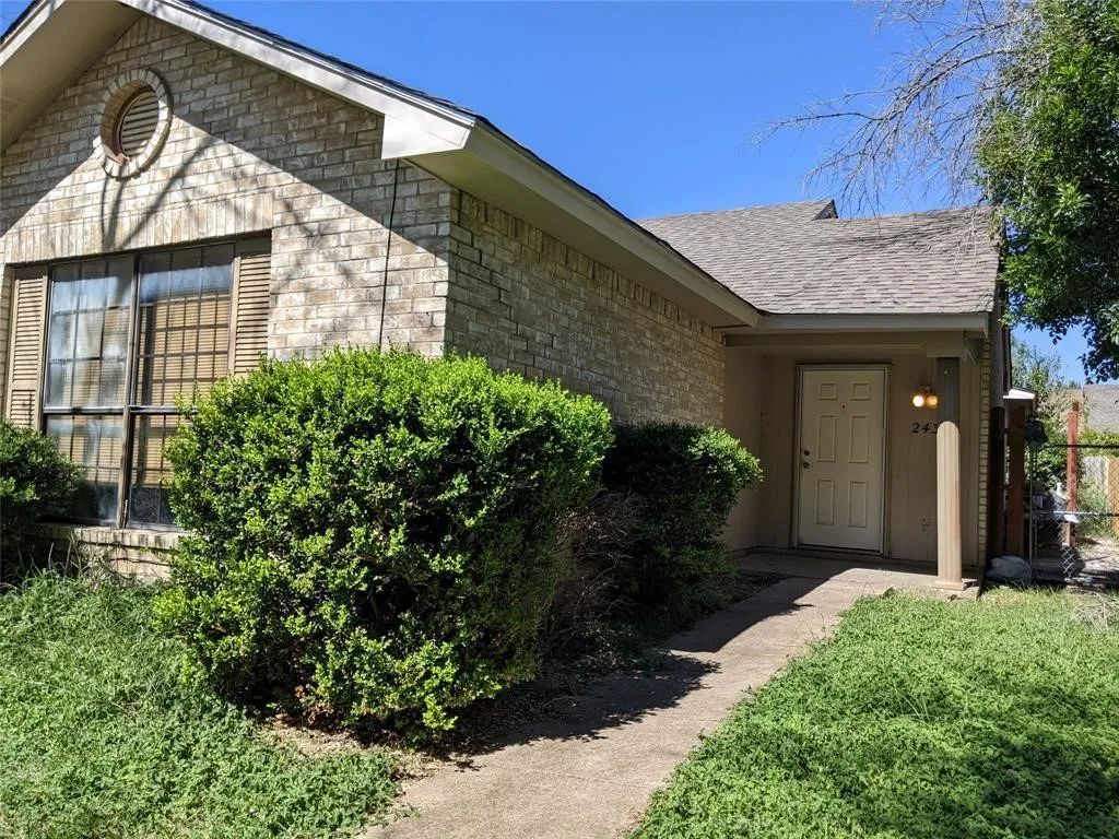 For Sale in Tarrant County , 2433 Limestone Drive, Arlington, Texas 76014, 2 Bedrooms, 2 Bathrooms, Garage spaces, 0 Sqft, built in 1982, Preowned, Price $180,000, mls#21176165, Real Estate Agent in Arlington, Homes For Sale in Tarrant county, Homes For Sale in Arlington, Realtor in Arlington Texas, Real Estate Brokerage Independent Realty Texas, Luminita Cordes Realtor