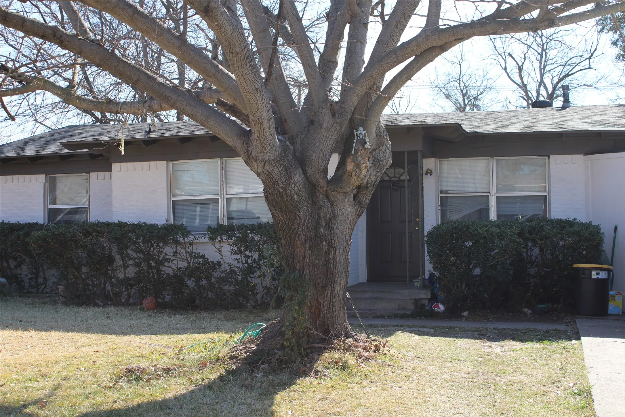 Single Family Residence For Sale in Dallas County , 1620 Hillcrest Street, Mesquite, Texas 75149, 3 Bedroom, 1 Bathroom, Garage spaces, 965 Sqft, built in 1955, Price $210,000, mls#21184063, Real Estate Agent in Mesquite, Homes For Sale in Dallas county, Homes For Sale in Mesquite, Realtor in Mesquite Texas, Real Estate Brokerage Independent Realty Texas, Luminita Cordes Realtor