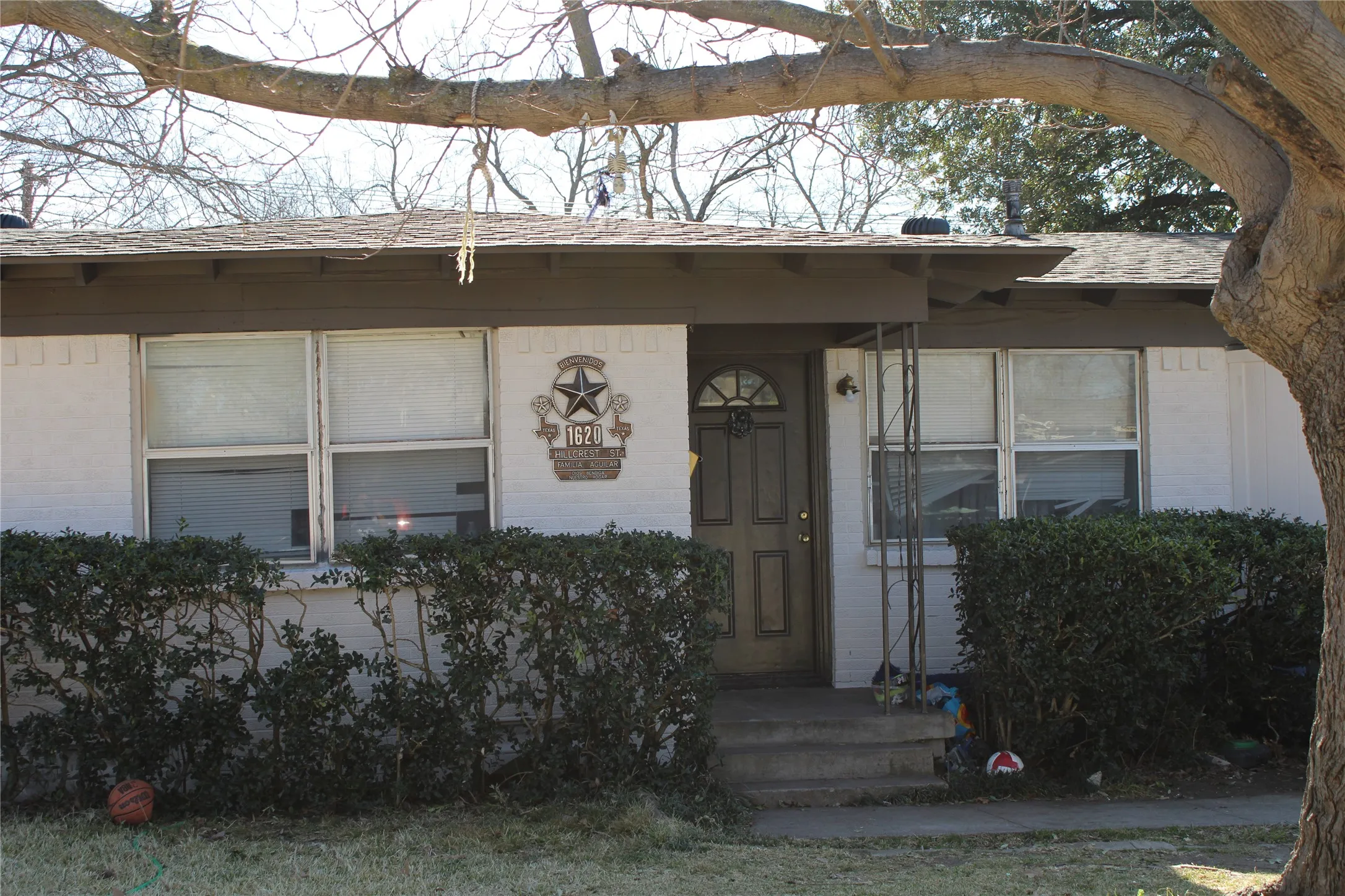 Single Family Residence For Sale in Dallas County , 1620 Hillcrest Street, Mesquite, Texas 75149, 3 Bedroom, 1 Bathroom, Garage spaces, 965 Sqft, built in 1955, Price $210,000, mls#21184063, Real Estate Agent in Mesquite, Homes For Sale in Dallas county, Homes For Sale in Mesquite, Realtor in Mesquite Texas, Real Estate Brokerage Independent Realty Texas, Luminita Cordes Realtor
