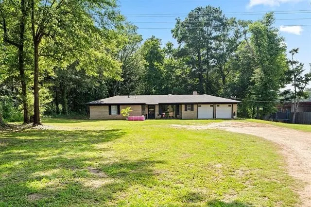 Single Family Residence For Sale in Cass County , 2585 Fm 250 N, Hughes Springs, Texas 75656, 5 Bedroom, 3 Bathroom, 2 Garage spaces, 3,142 Sqft, built in 1966, mls#21181565, Real Estate Agent in Hughes Springs, Homes For Sale in Cass county, Homes For Sale in Hughes Springs, Realtor in Hughes Springs Texas, Real Estate Brokerage Independent Realty Texas, Luminita Cordes Realtor